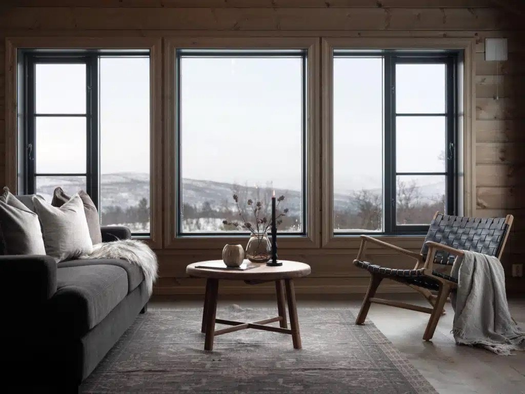 Her kan man sitte lenge og bare nyte naturen på utsiden. Galleribilde