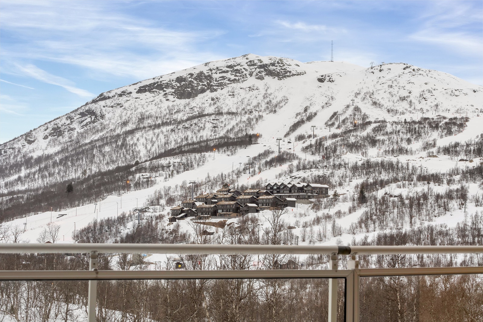 Utsikten er fin både på dag og kveldstid Galleribilde