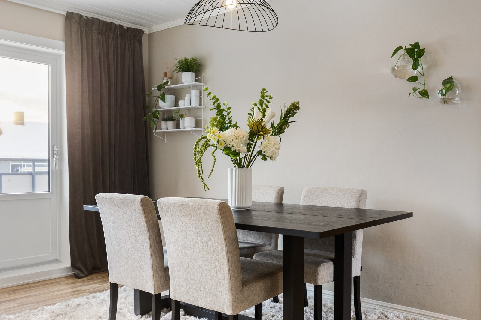 God plass til spisebord Galleribilde