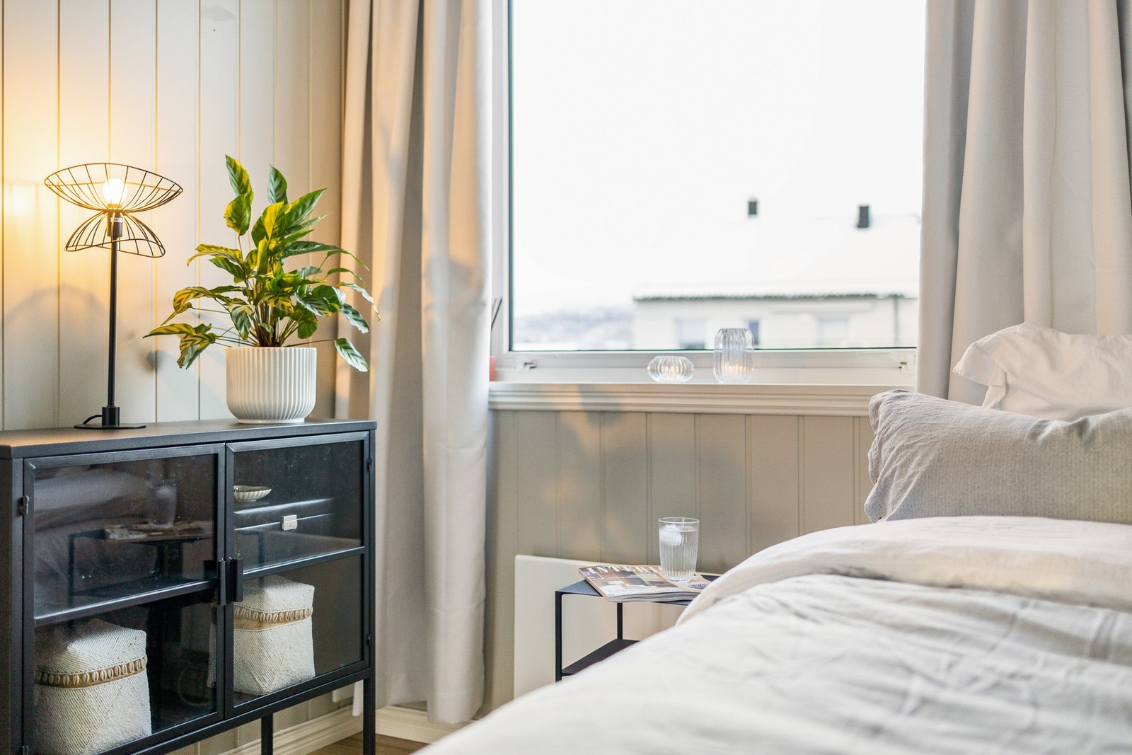 Rommet er malt i en lun og delikat farge Galleribilde