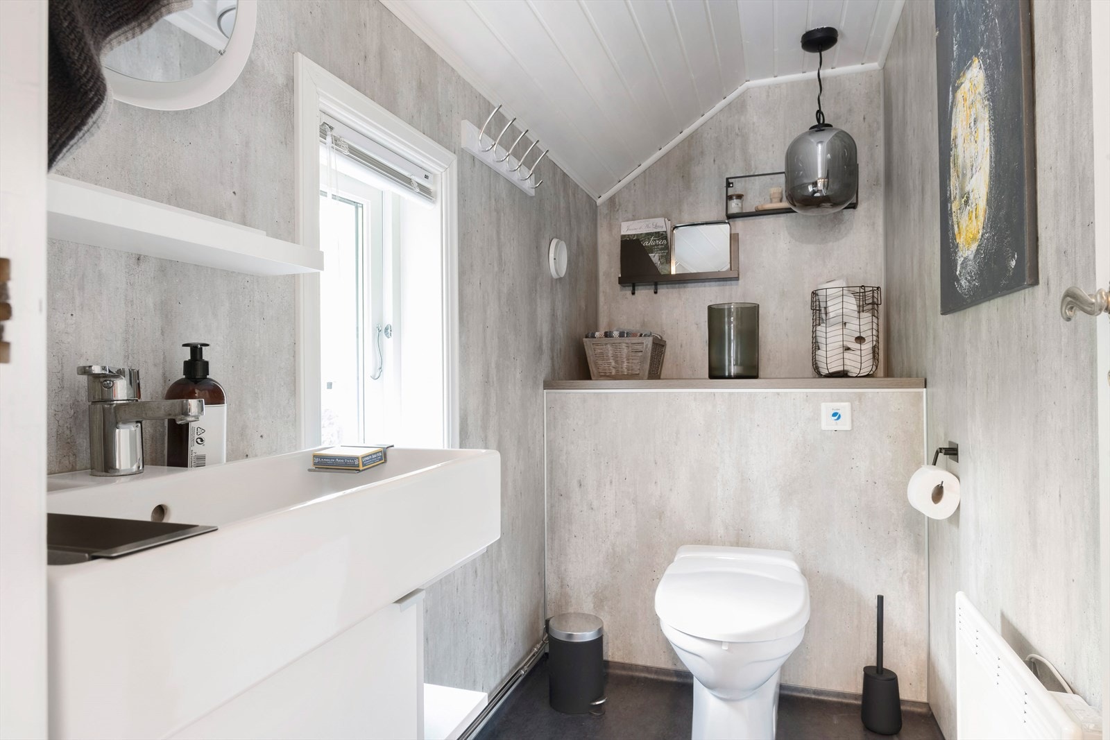 Bad (hytta) renovert i 2019. Jets toalett nytt i 2022. Galleribilde