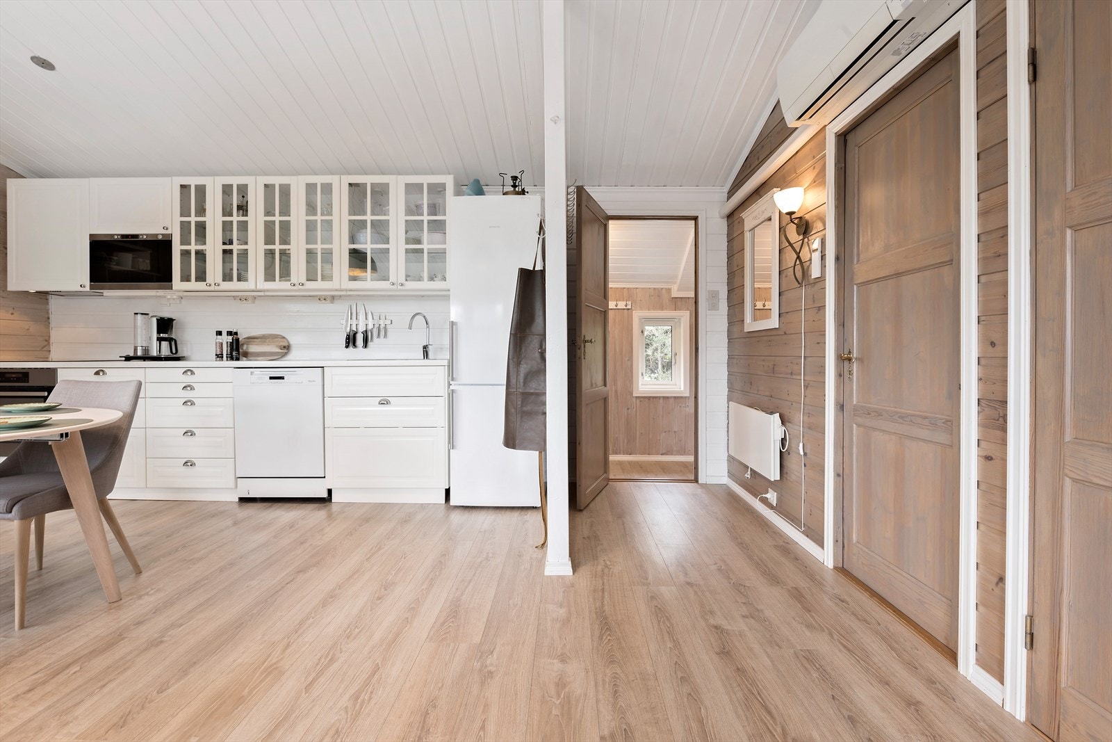 Tidsriktig innredning. Alle overflater er renovert/modernisert i nyere tid Galleribilde