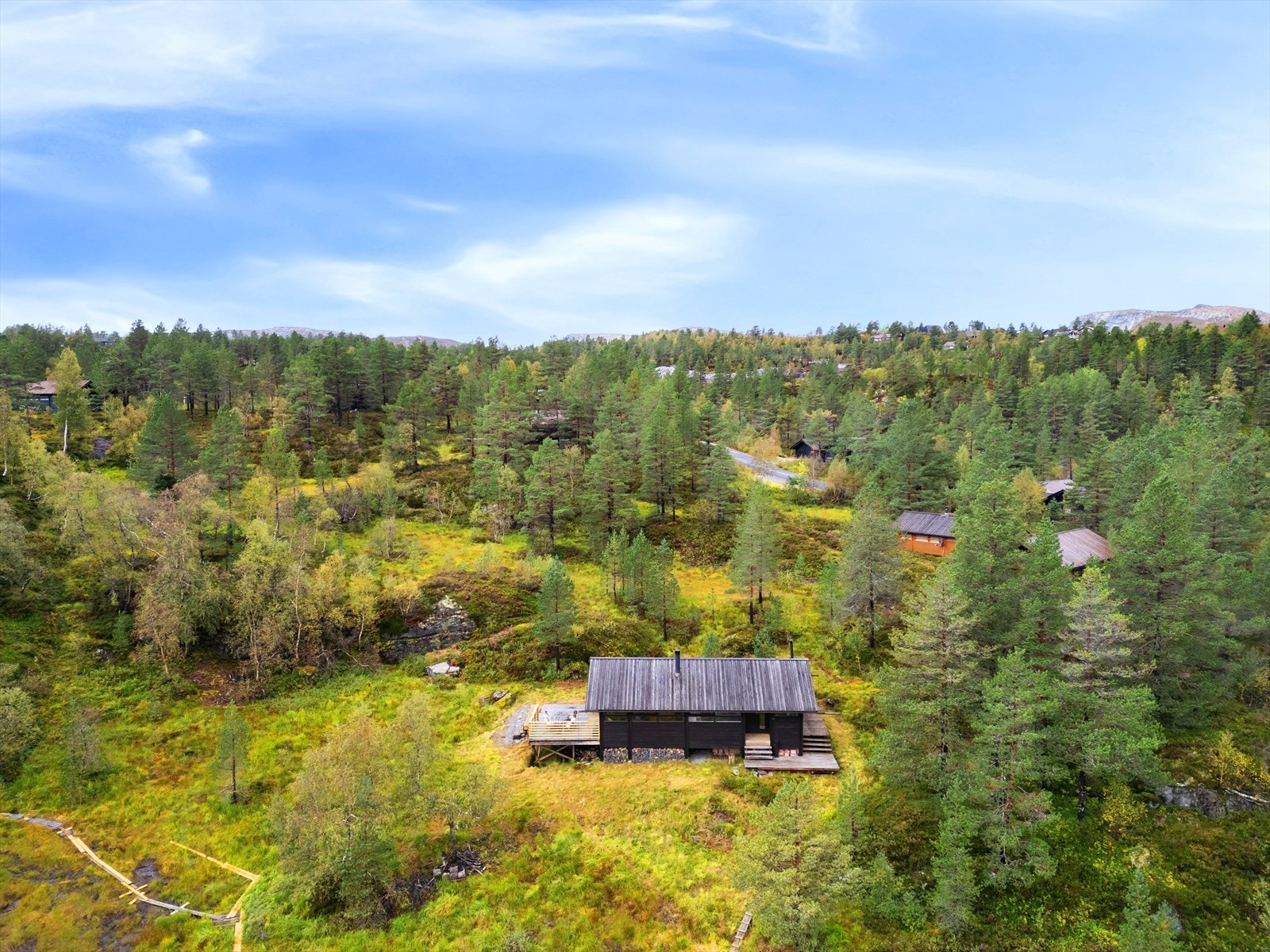 Om vinteren er det fine kuperte skiløyper like utenfor som tar deg videre til Sirdals flotte løypenettverk. Galleribilde