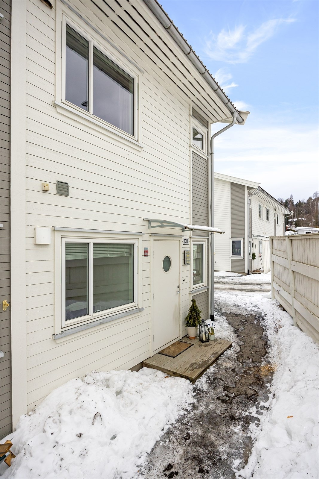 Leiligheten har eget inngangsparti. Galleribilde