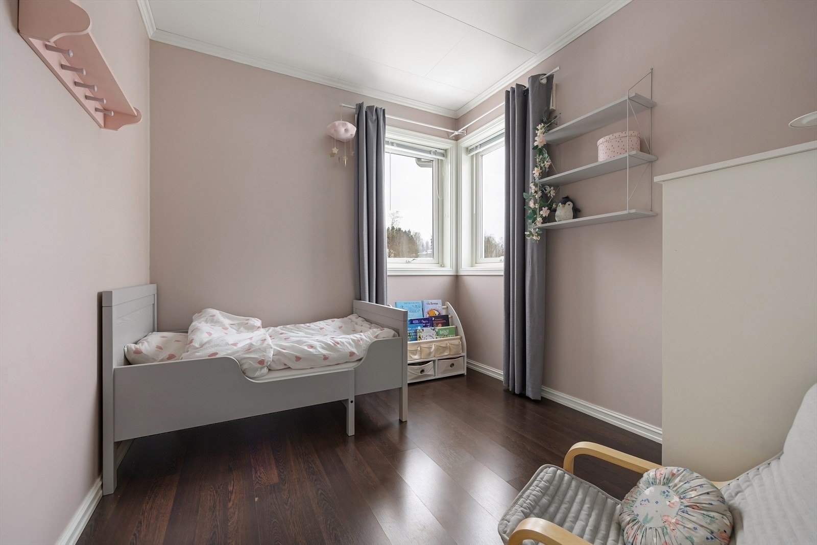 Lite soverom som passer utmerket til barnerom. Galleribilde