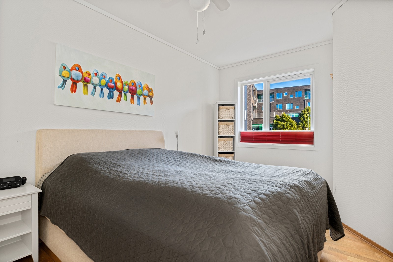 Hovedsoverom med god plass til dobbeltseng og tilhørende møblement. Galleribilde