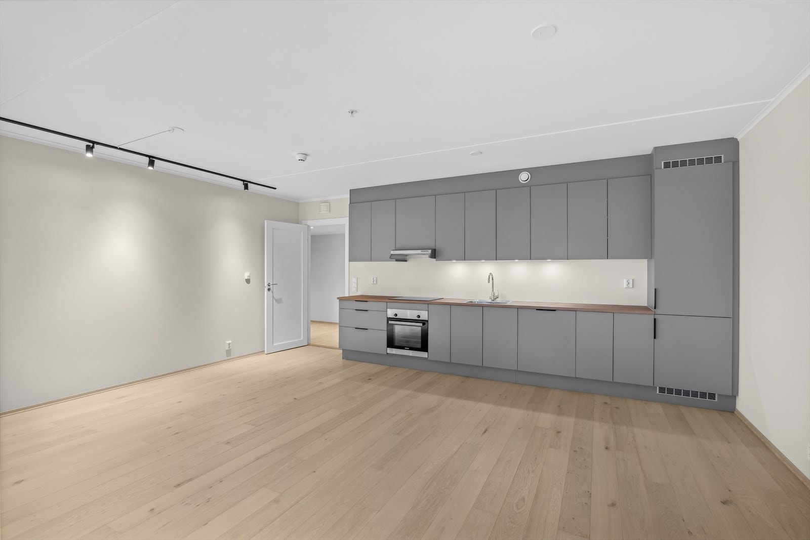 Stilren og moderne kjøkkeninnredning, type HTH som er Danmarks ledende kjøkkenprodusent. Galleribilde