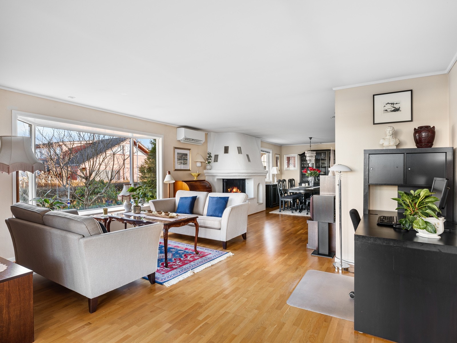 Stuen er romslig som gir gode møbleringsmuligheter Galleribilde