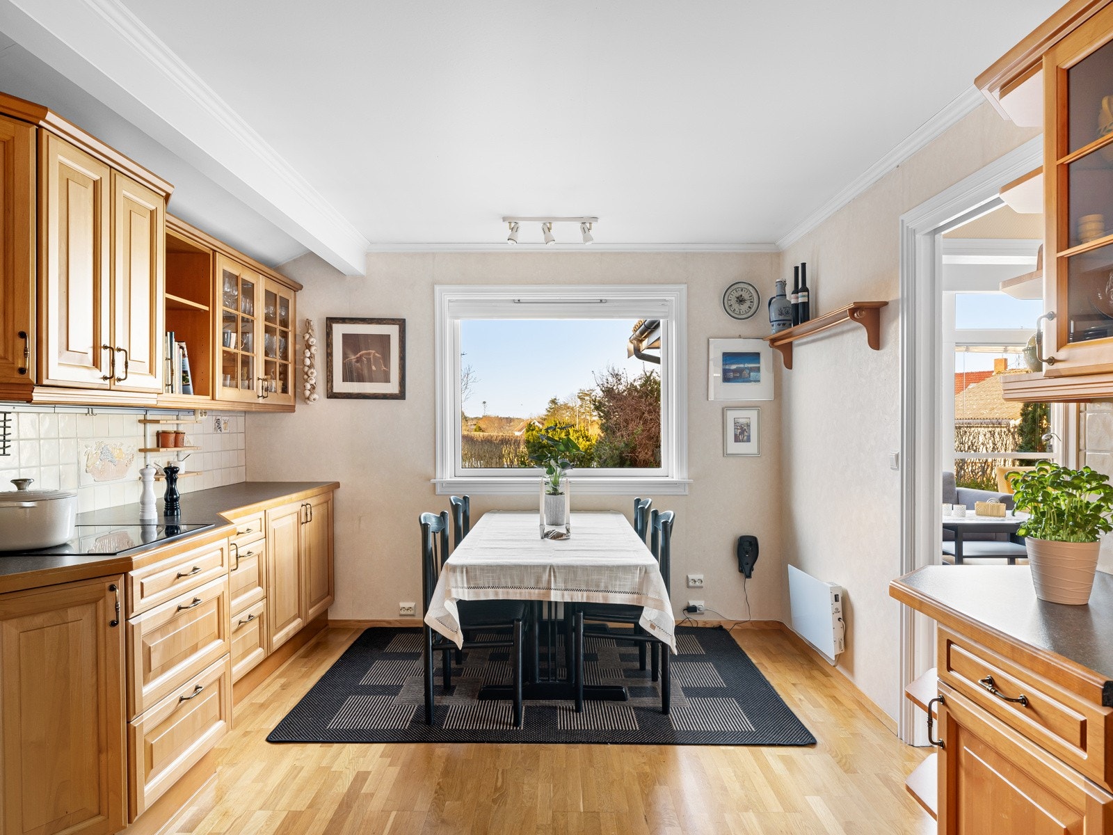 Hyggelig spiseplass på kjøkkenet Galleribilde