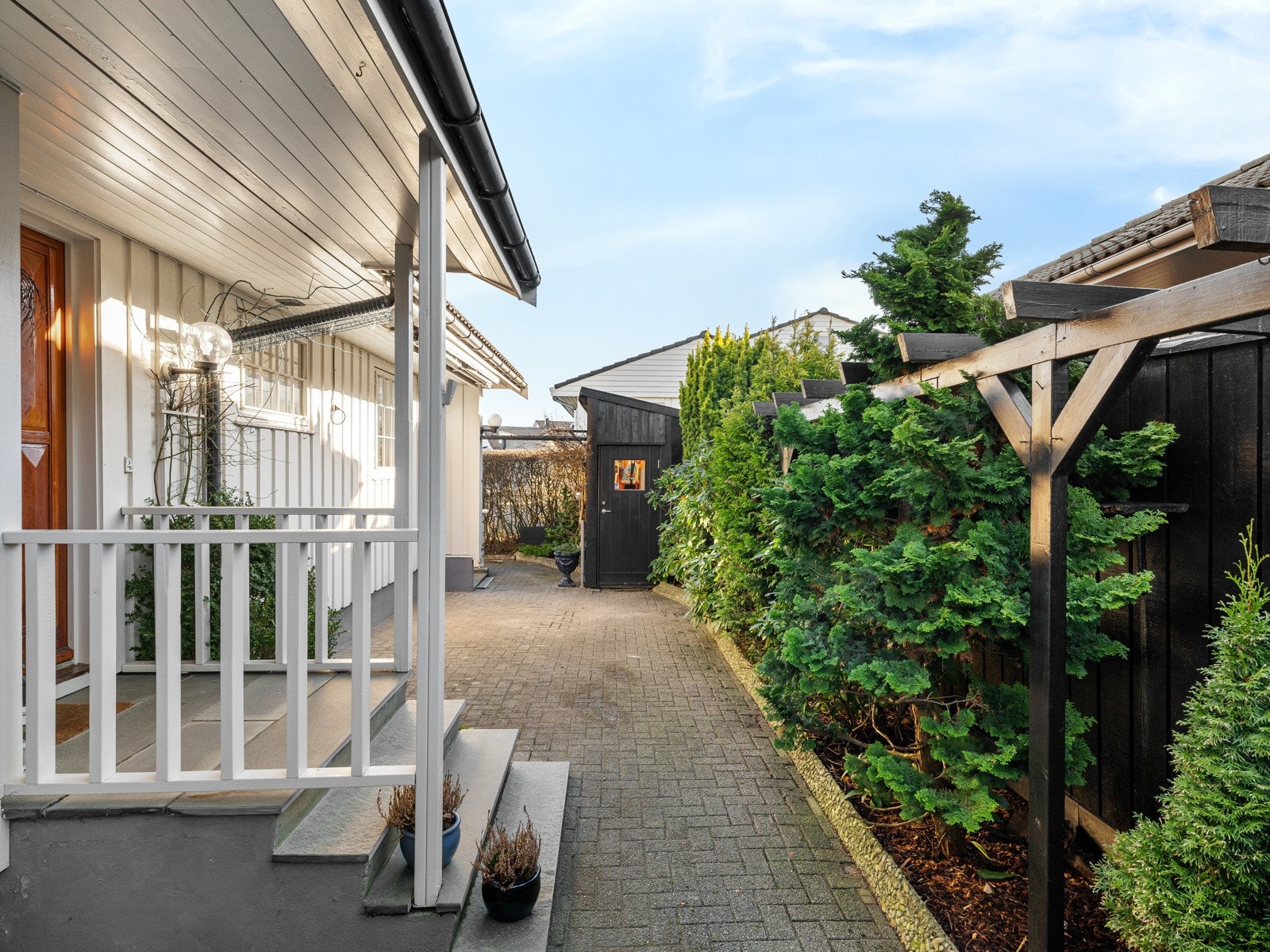 Pent overbygget inngangsparti Galleribilde