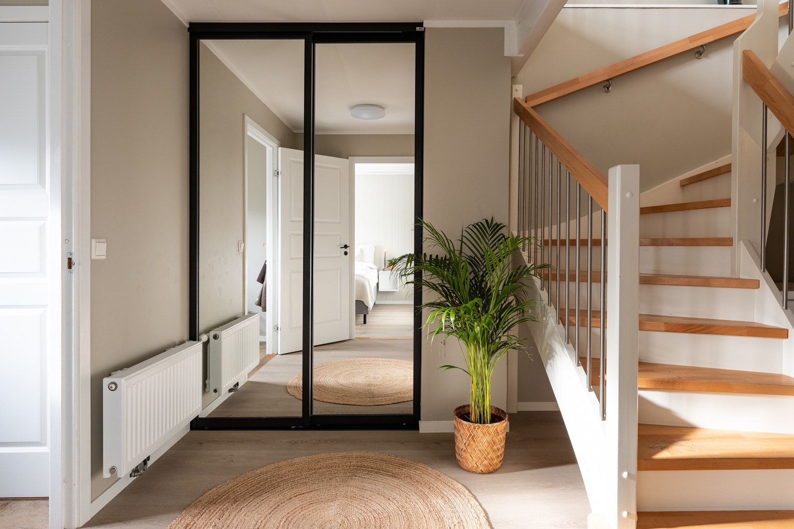 Svært romslig gang med gode lagringsmuligheter. Galleribilde