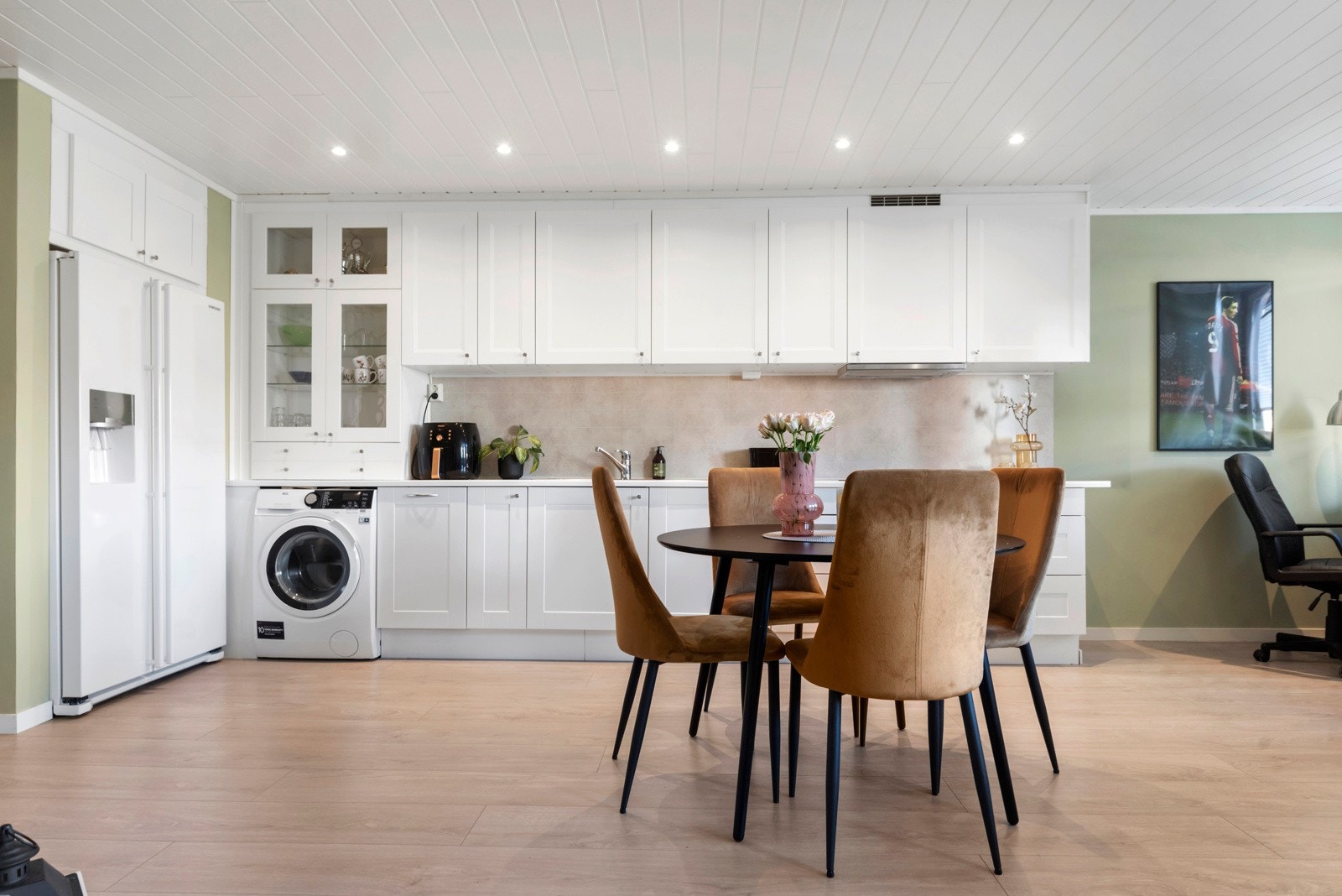 Det er installert nye glass i vinduer fra 2020. Galleribilde