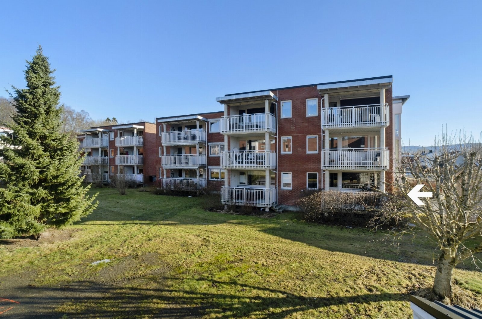 Utmerket beliggenhet, usjenert og med utsyn/adkomst til grøntarealer. Galleribilde