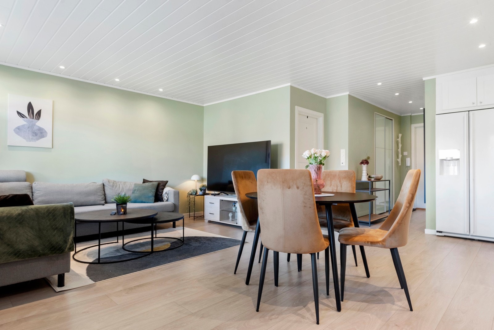 Stue og kjøkken er 28m². Galleribilde