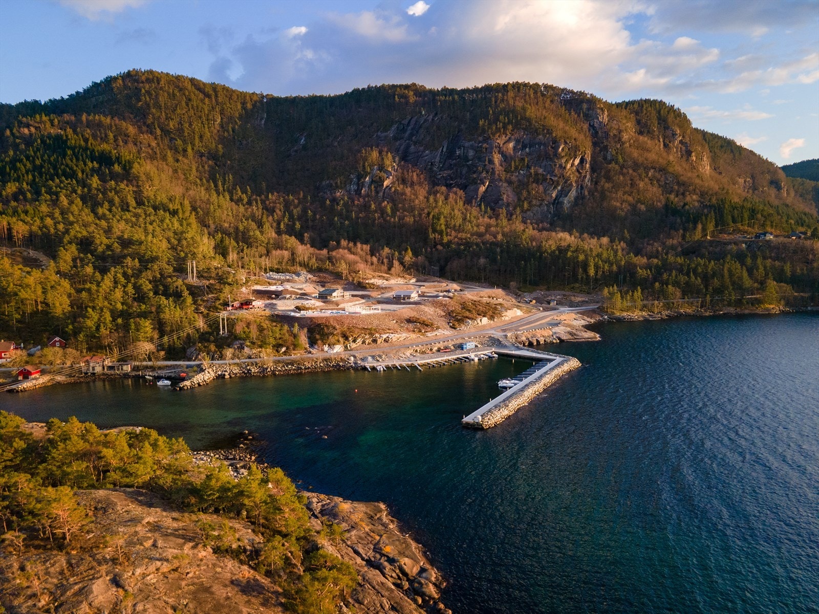 Her kan du velge om du vil kjøpe kun tomt eller komplett pakke med ferdig prosjektert hytte Galleribilde