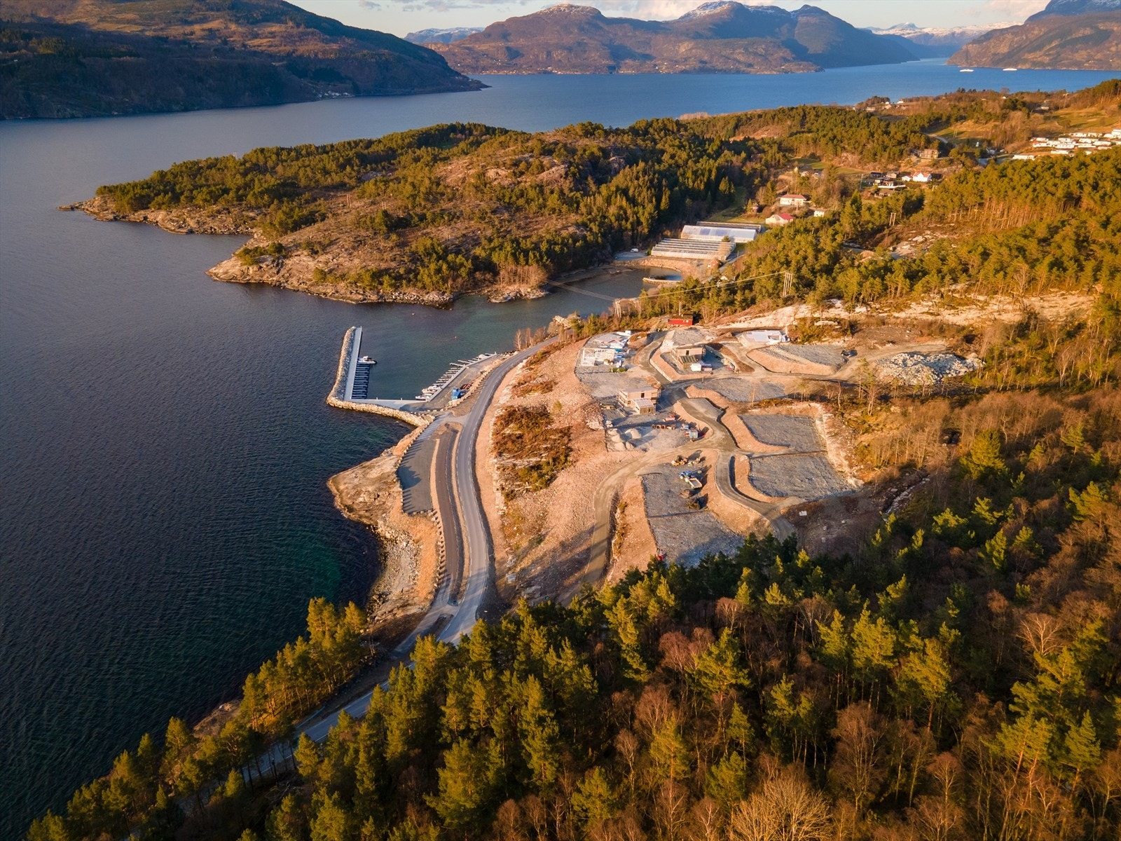 Randøy er en perle i Ryfylke med et eldorado av turmuligheter like utenfor døra og med fjelltopper på rekke og rad innover hele Ryfylke Galleribilde