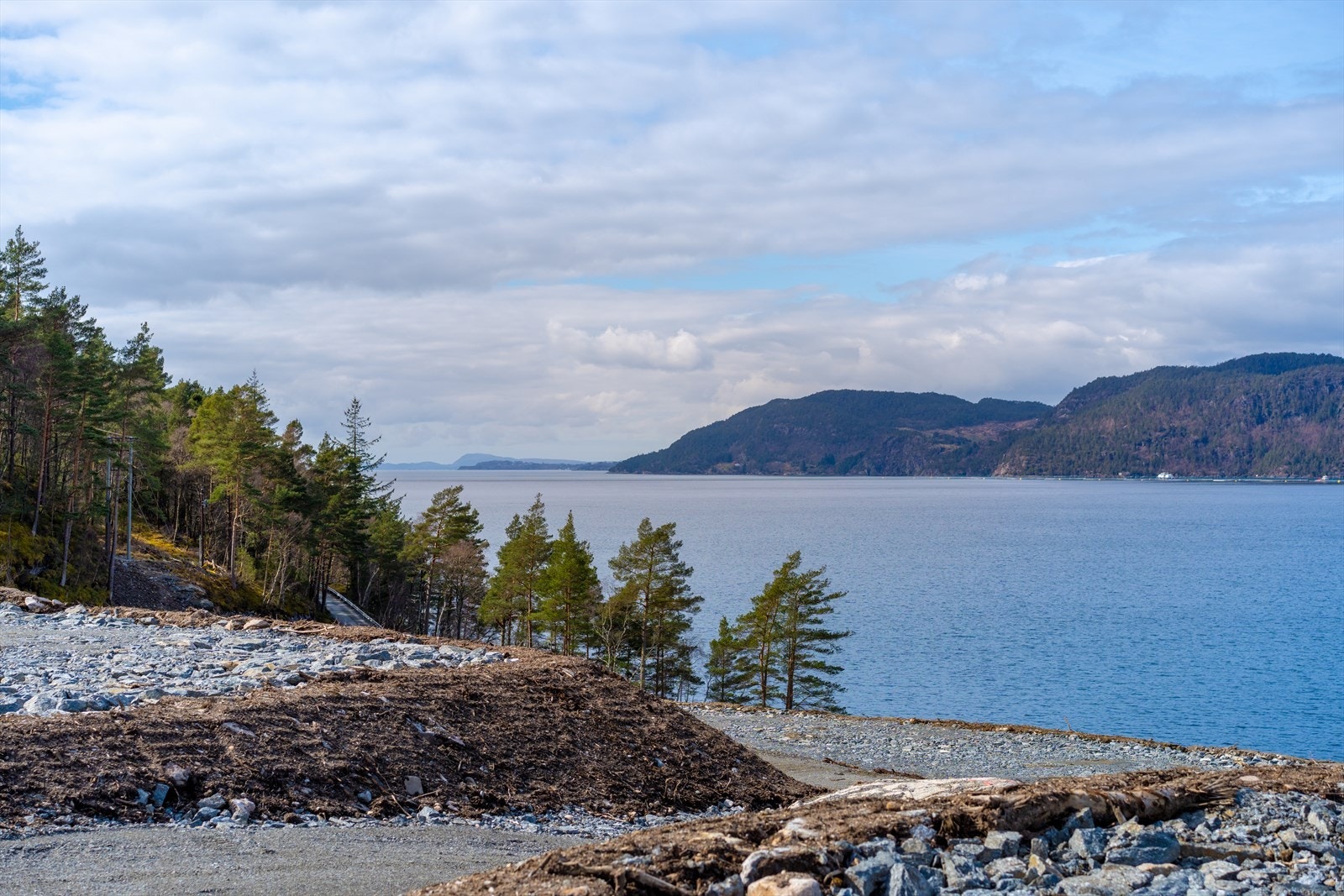 Tomtene er ferdig planerte med vei, vann, avløp, strøm og fiber frem til hver tomt. Galleribilde