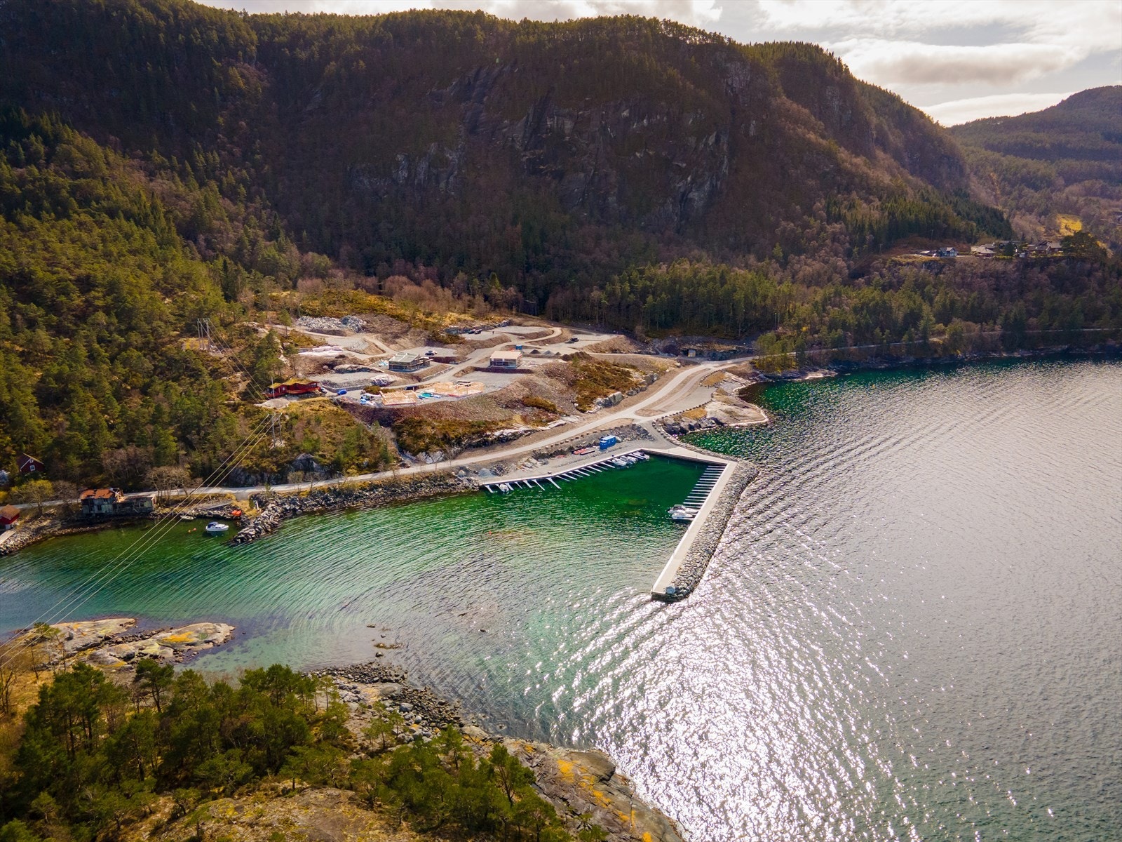 Her kan man ha båten liggende trygt for vær og vind Galleribilde