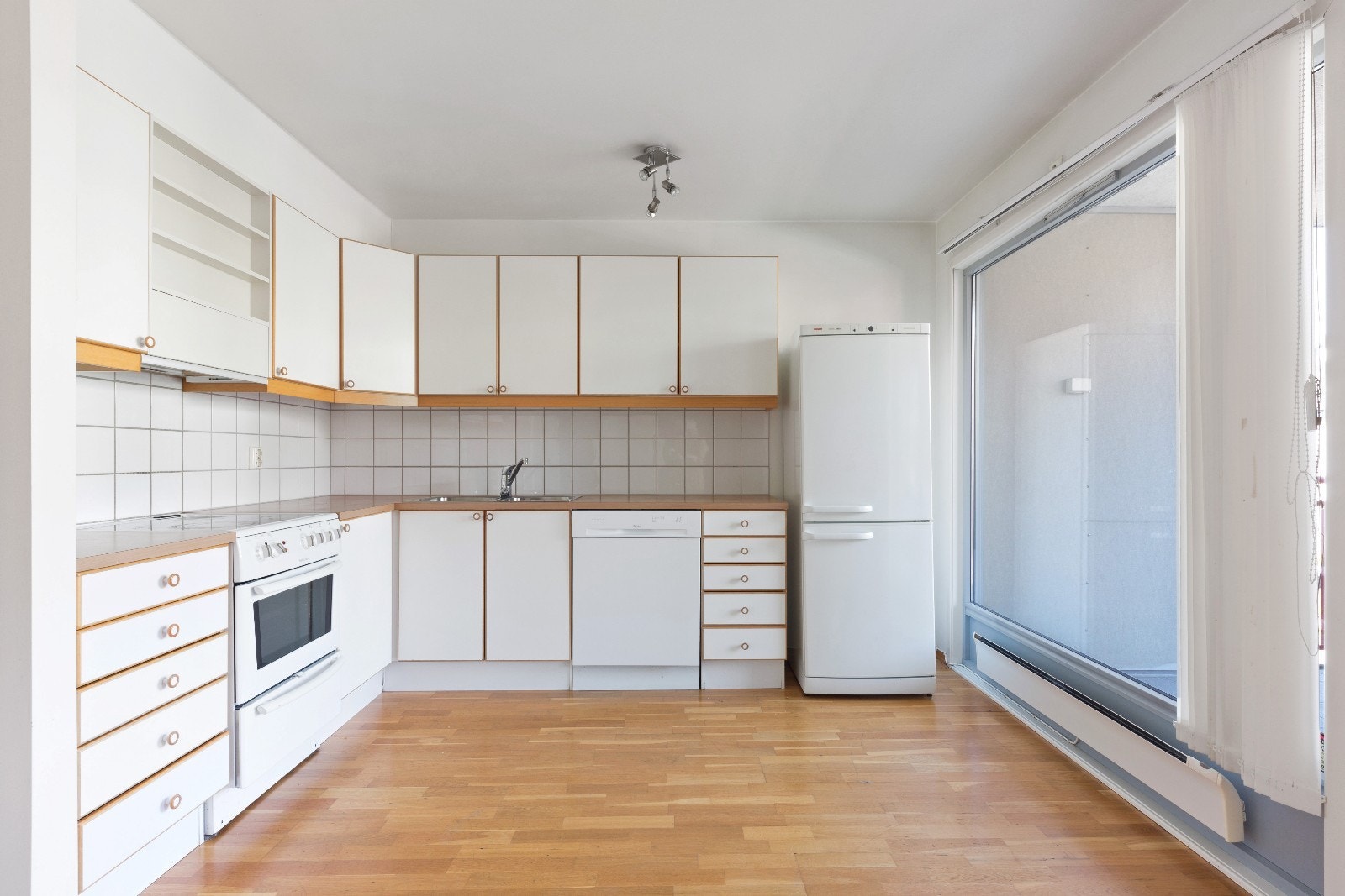 Åpen kjøkkenløsning- hvitevarer medfølger Galleribilde