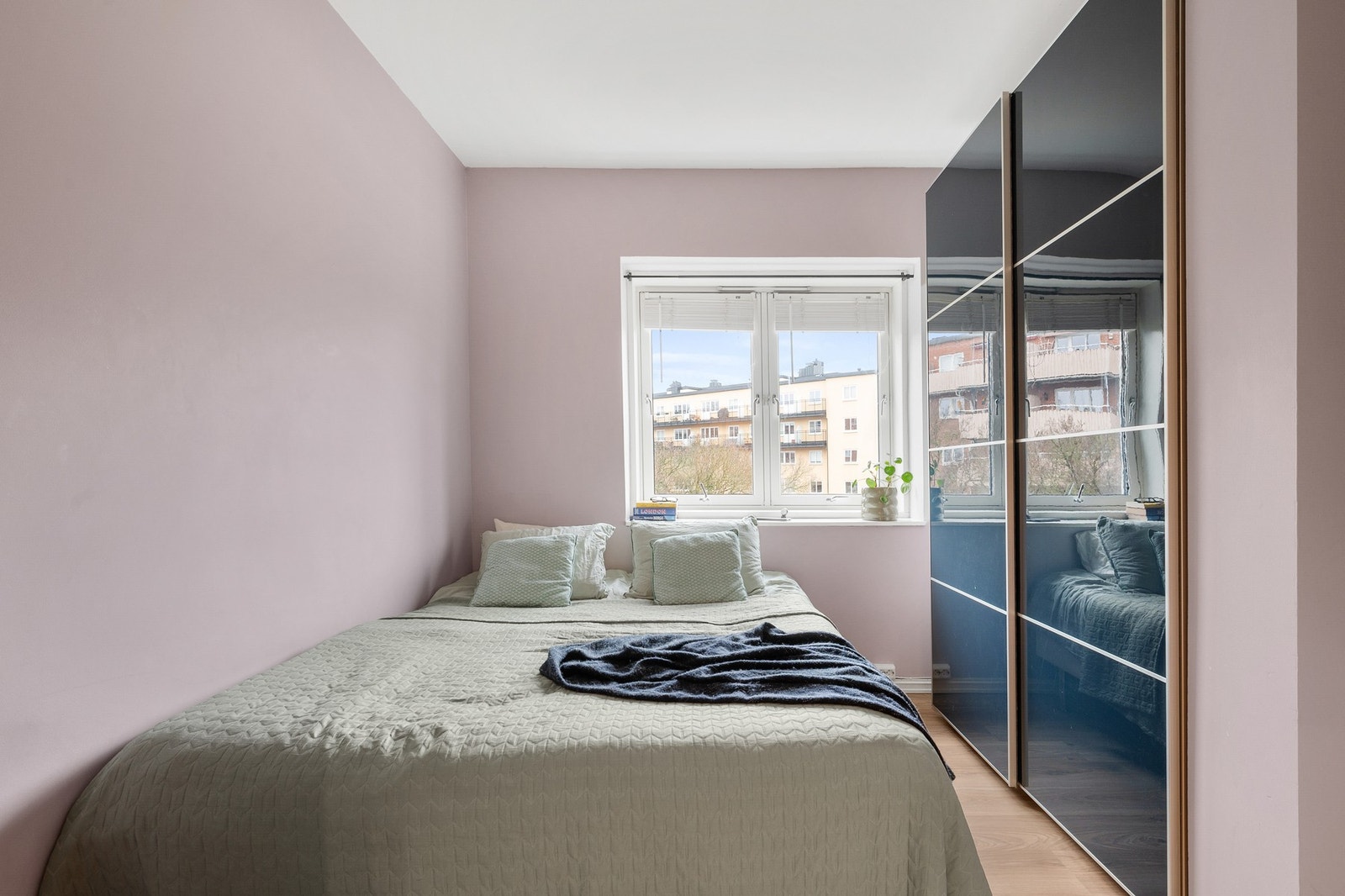 Soverommet er av god størrelse med plass til dobbeltseng. Galleribilde