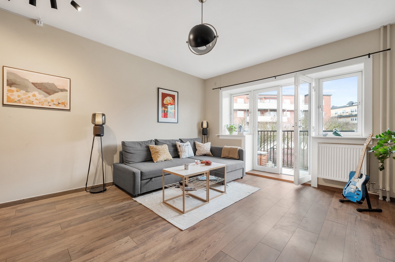 Velkommen inn til denne herligheten av en 2-roms i et attraktivt om rolig område! Galleribilde