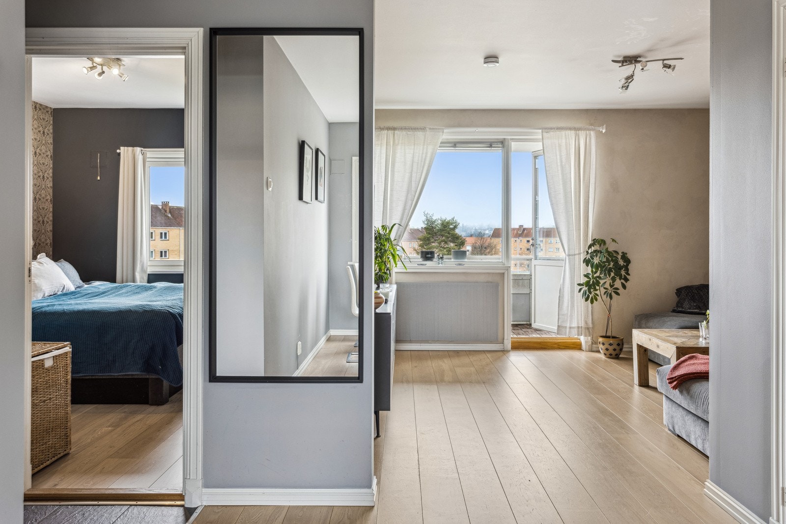 Lyst og åpent med pene 1-stavs parkettgulv. Galleribilde