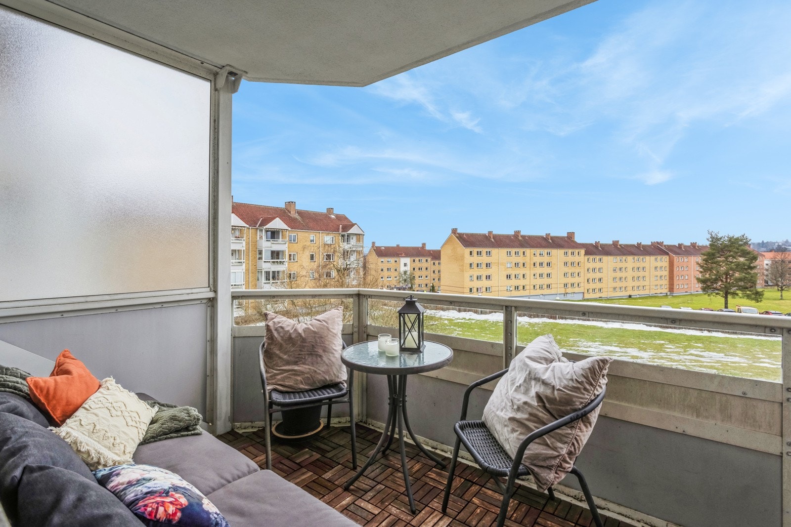 Fin plass til hagemøbler. Galleribilde