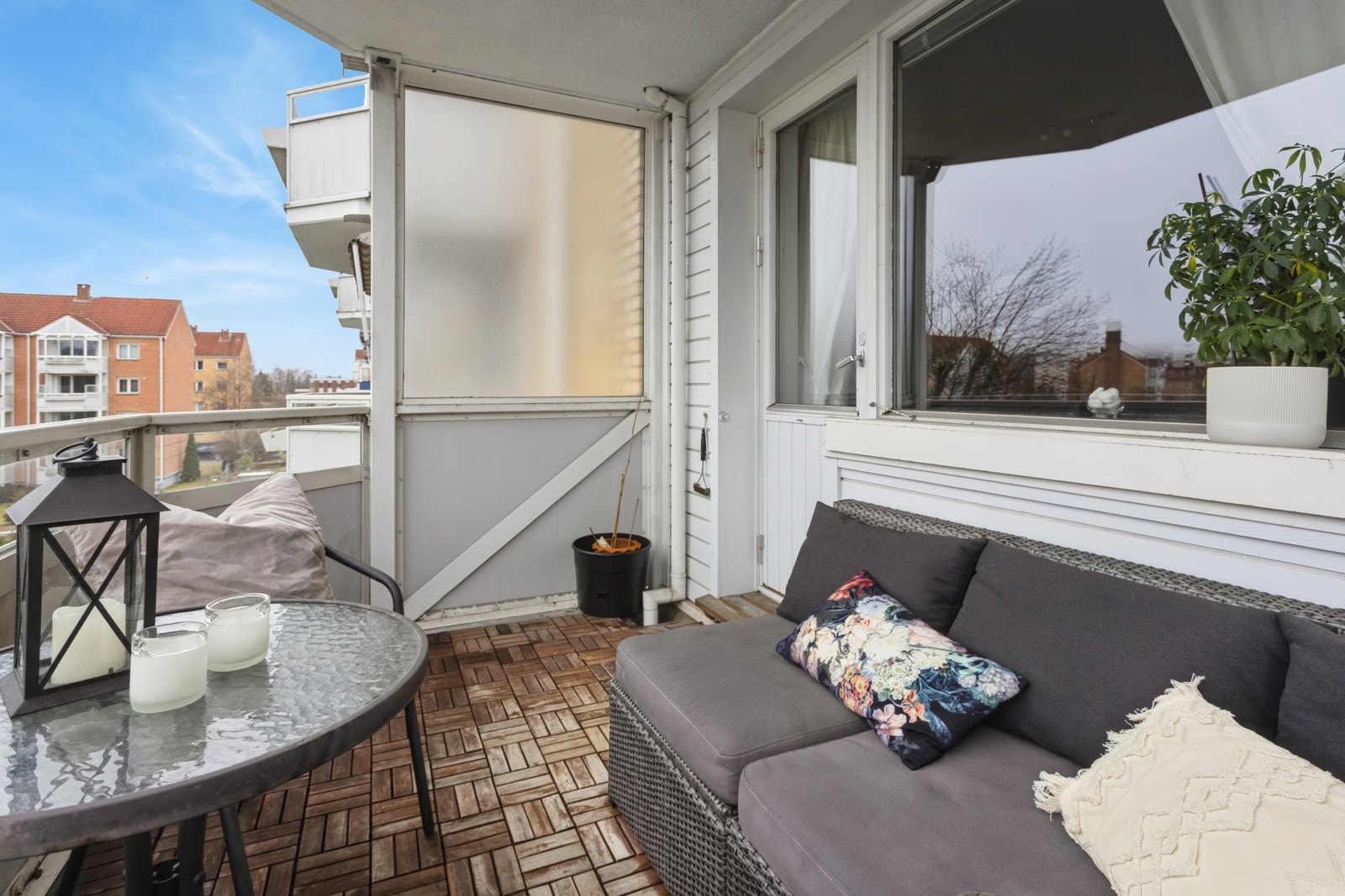 Sydvestvendt balkong med svært gode solforhold. Galleribilde