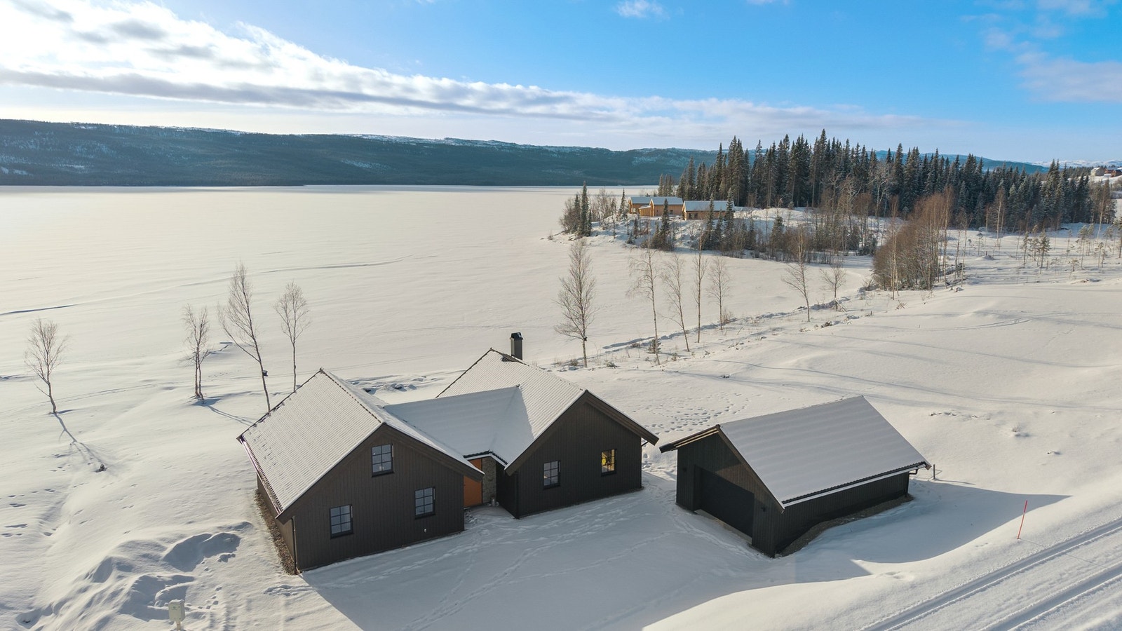 Med sin sørvendte beliggenhet får du fantastisk utsikt over Kvesjøen Galleribilde