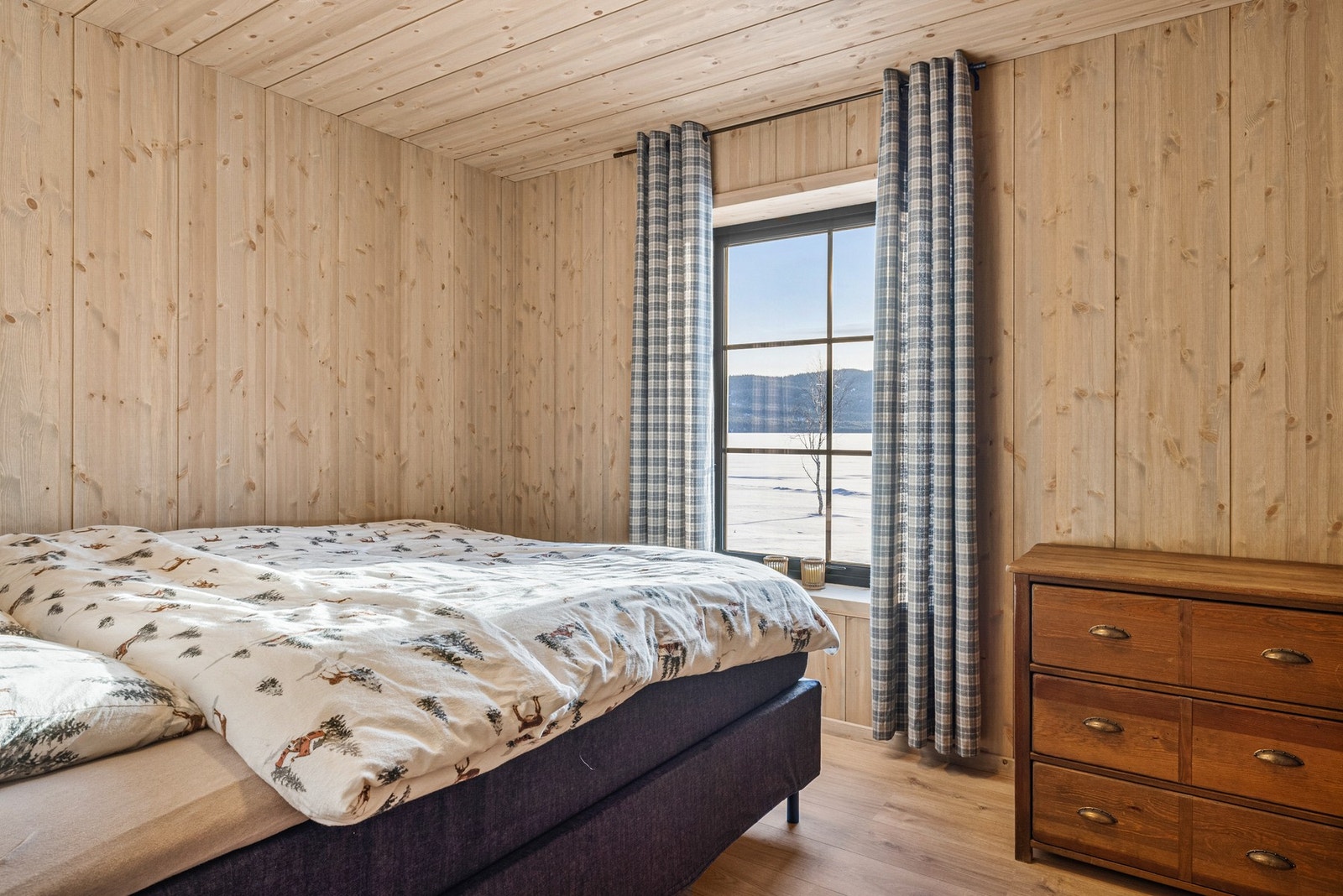 Det er 3 soverom på hovedplanet Galleribilde