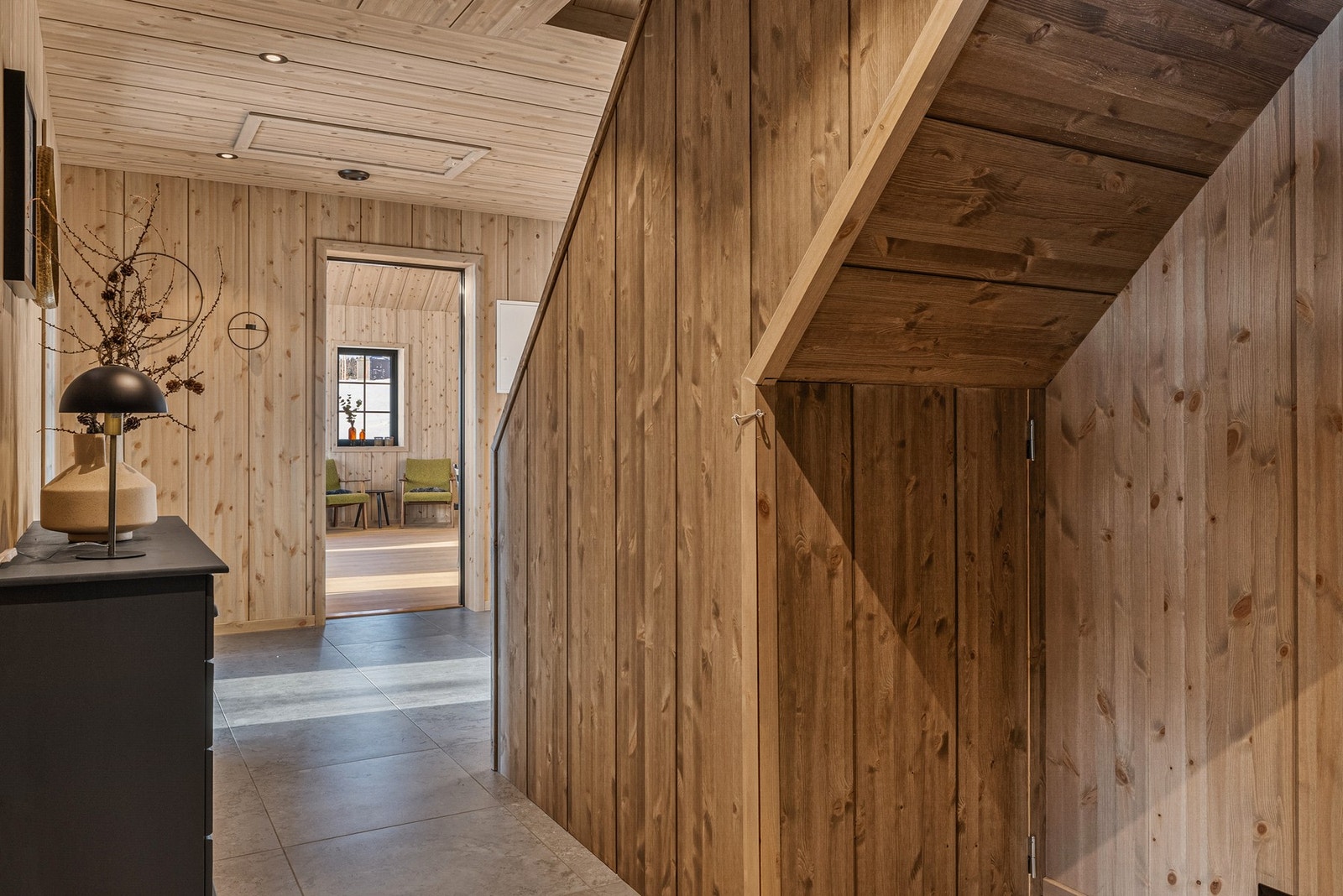 Romslig og fin entrè Galleribilde