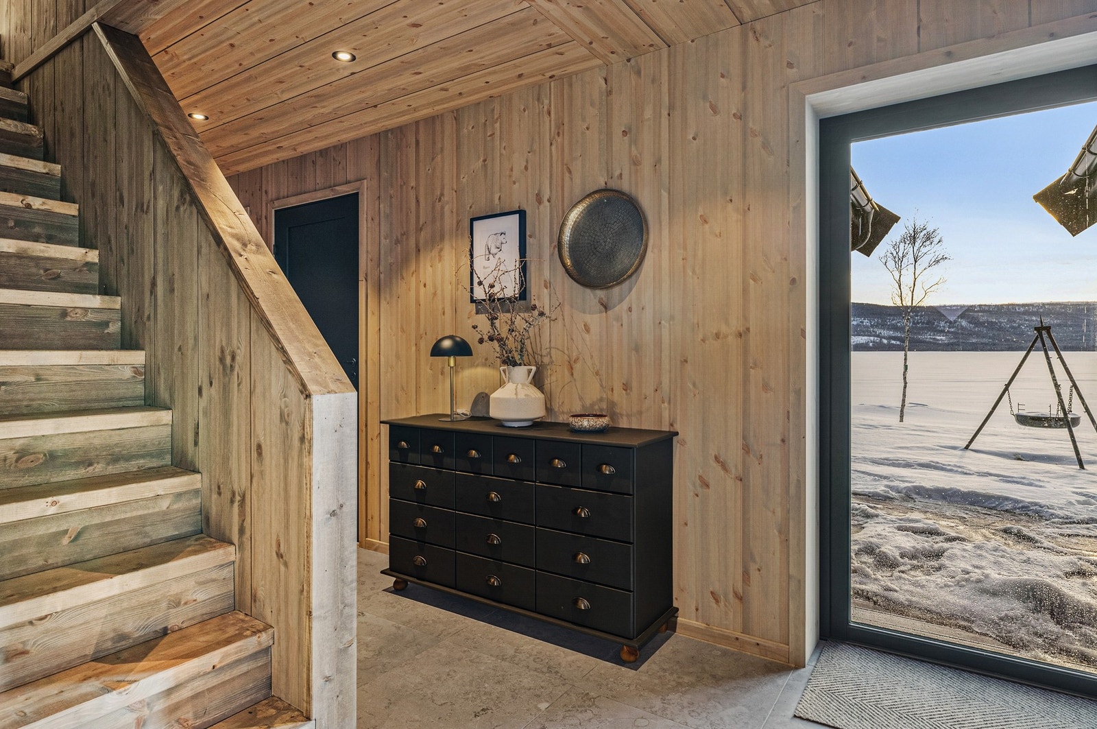 Trappen leder opp til hemsen Galleribilde