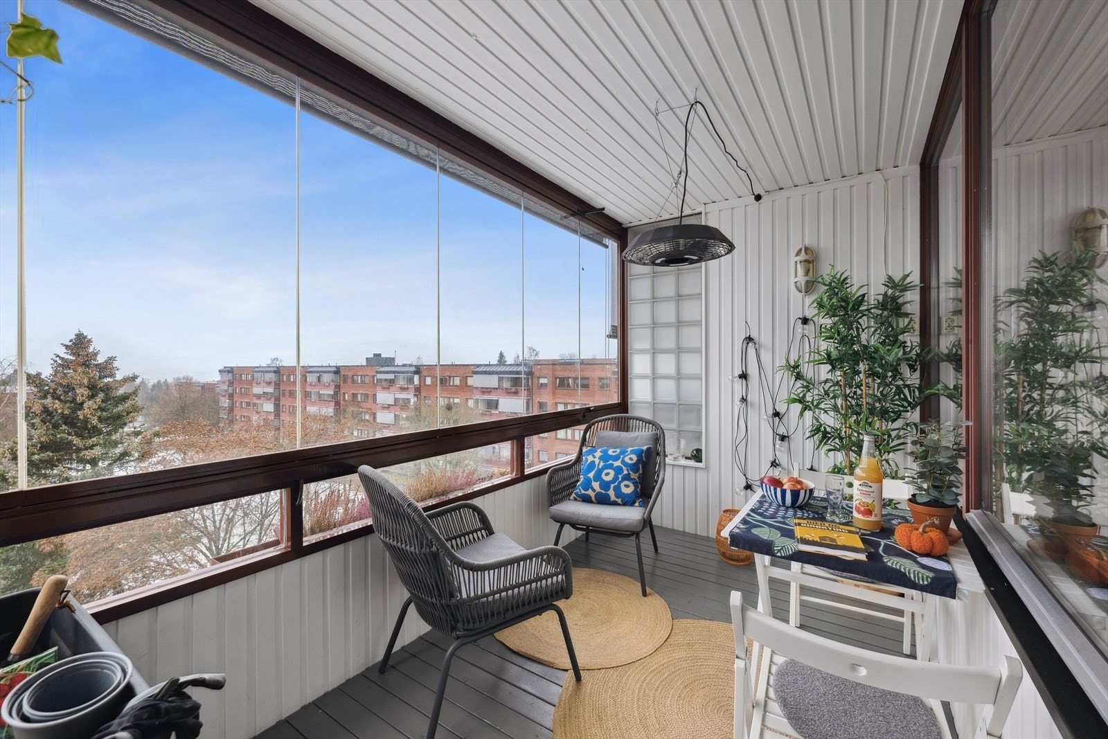 Innglassingen gjør at du kan bruke balkongen utover vinterhalvåret. Galleribilde
