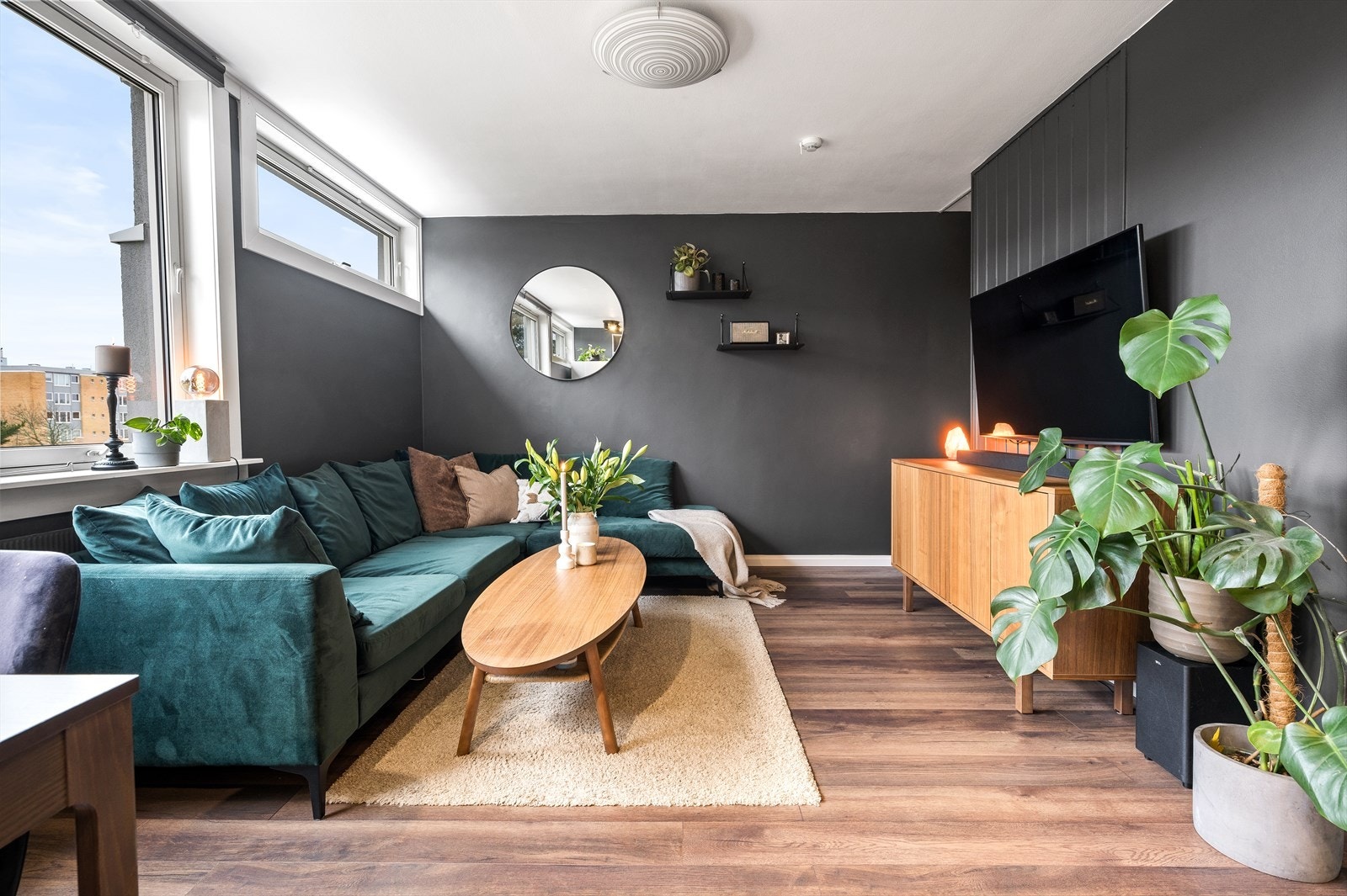 Dette er en flott 1-roms leilighet i høy 1.etasje med god planløsning og ettertraktet beliggenhet. Galleribilde