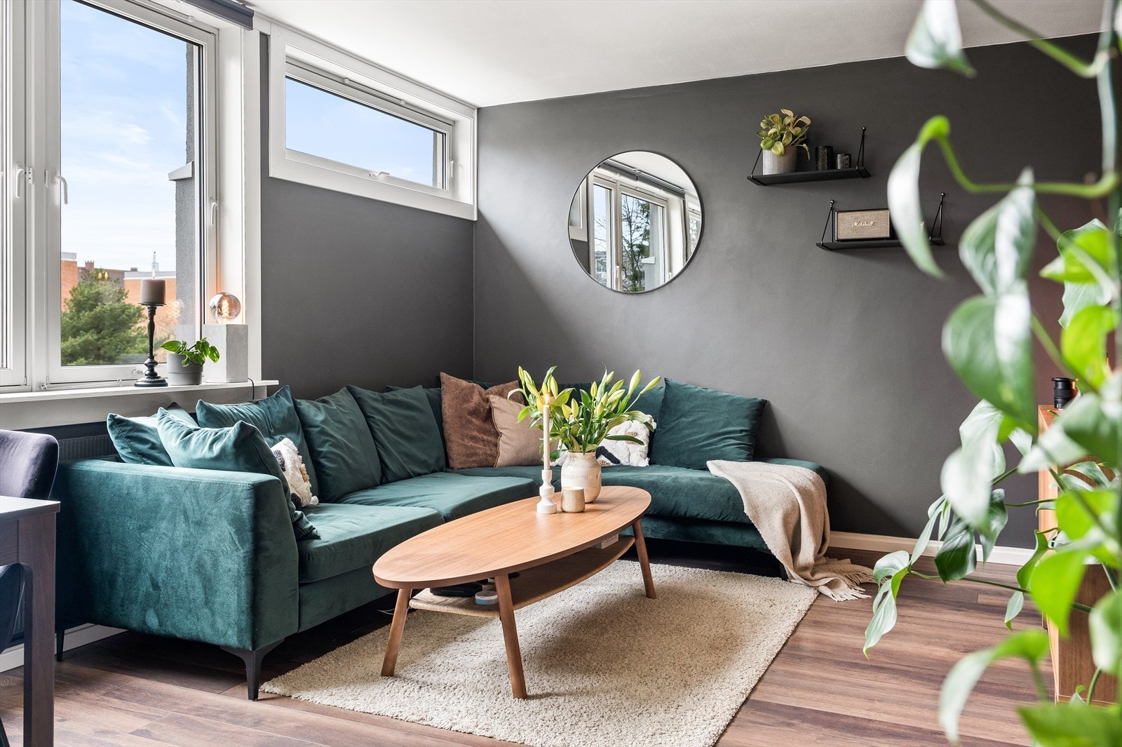 Innbydende stue med gode møbleringsmuligheter. Galleribilde