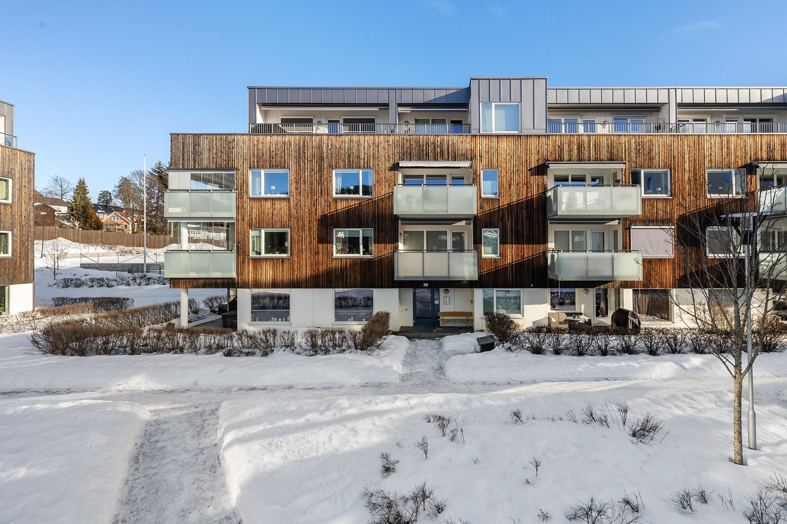 Leiligheten ligger i et relativt nytt og meget sentralt boligområde like ved Bondivann, som byr på flotte tur- og bademuligheter. Galleribilde