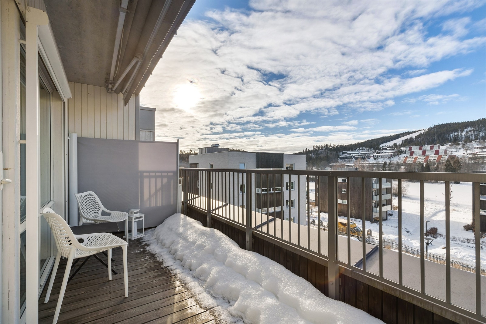 Flott utsikt! I horisonten ser du Vardåsen skisenter som er en kort tur med bil unna. Galleribilde