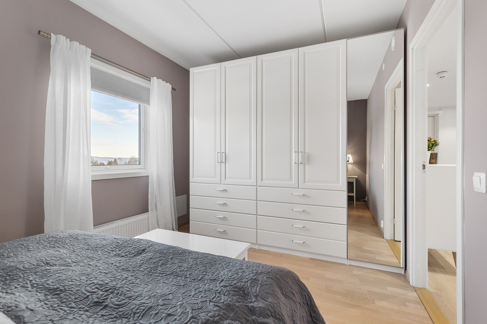Det er også god plass til garderobeskap. Galleribilde