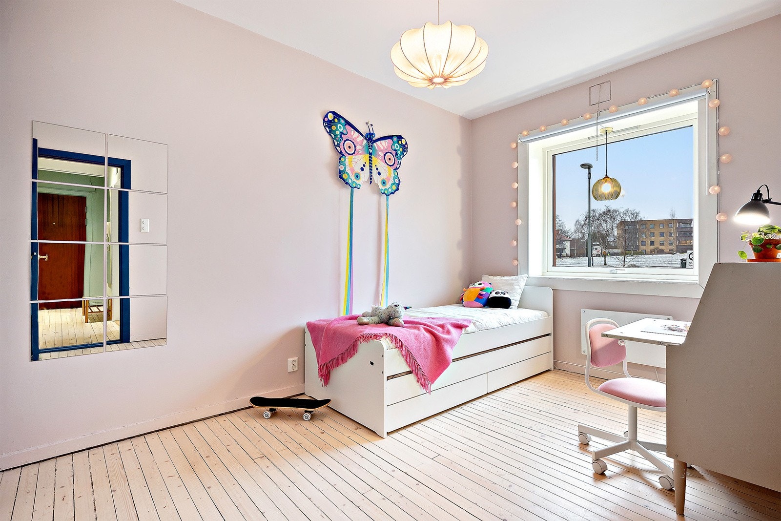 Soverom 2 av god størrelse kan også brukes som kontor Galleribilde