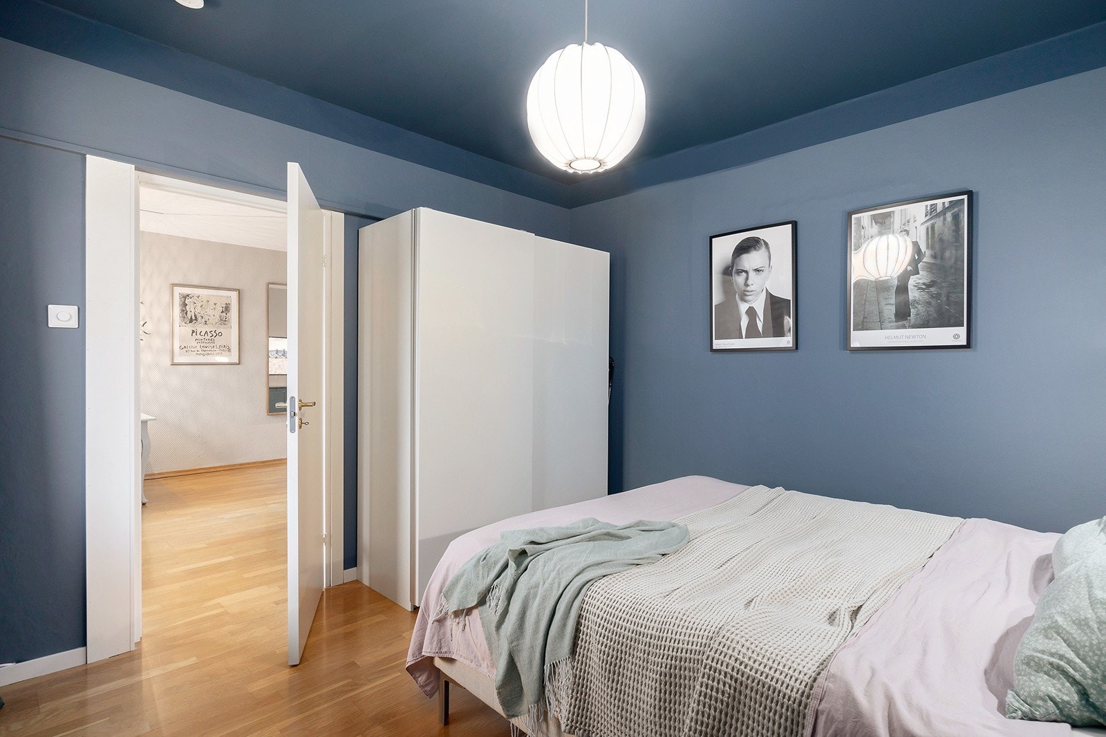 Soverom 1 med garderobeskap Galleribilde