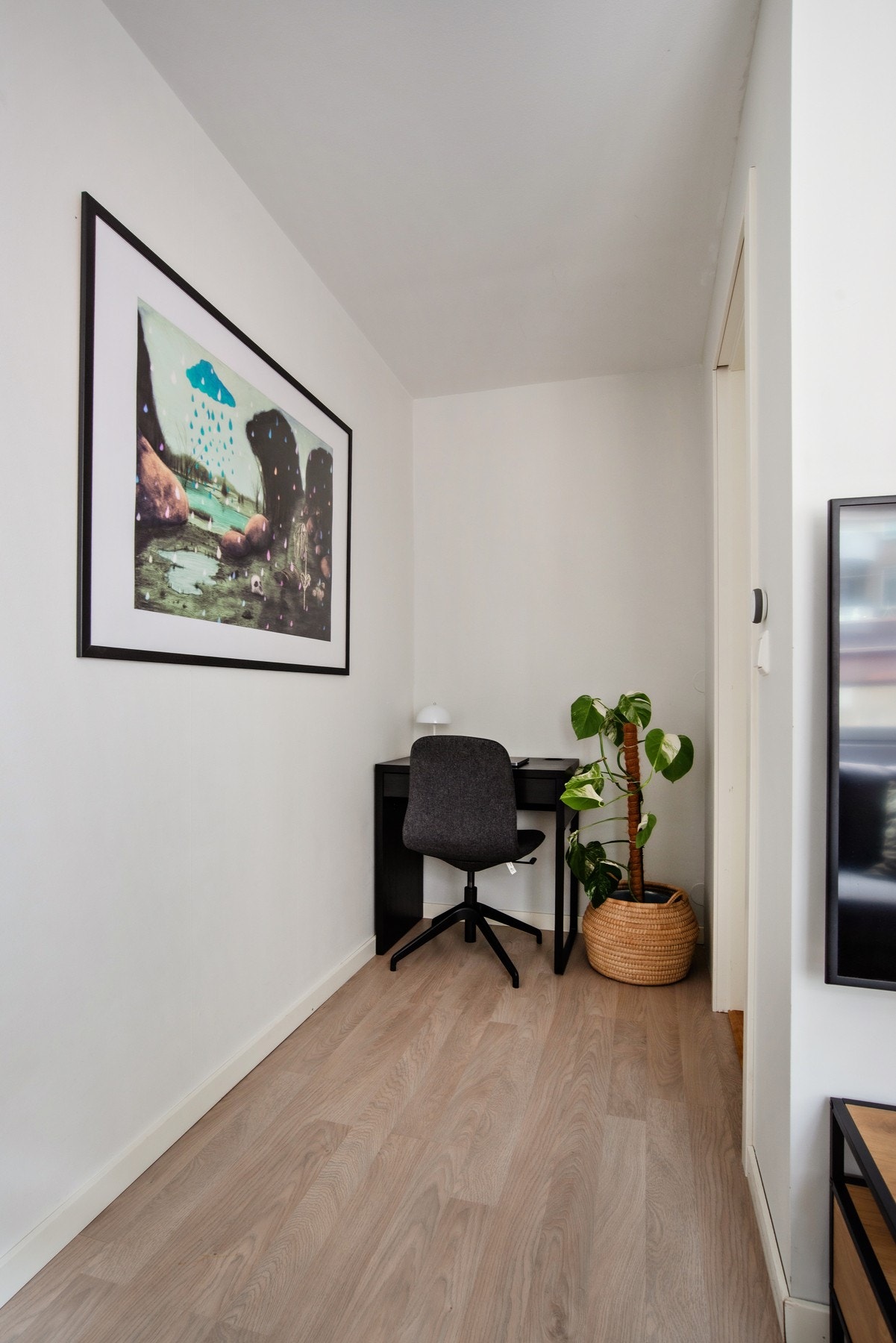 Det er i tillegg plass til et skrivebord eller garderobeskap. Galleribilde