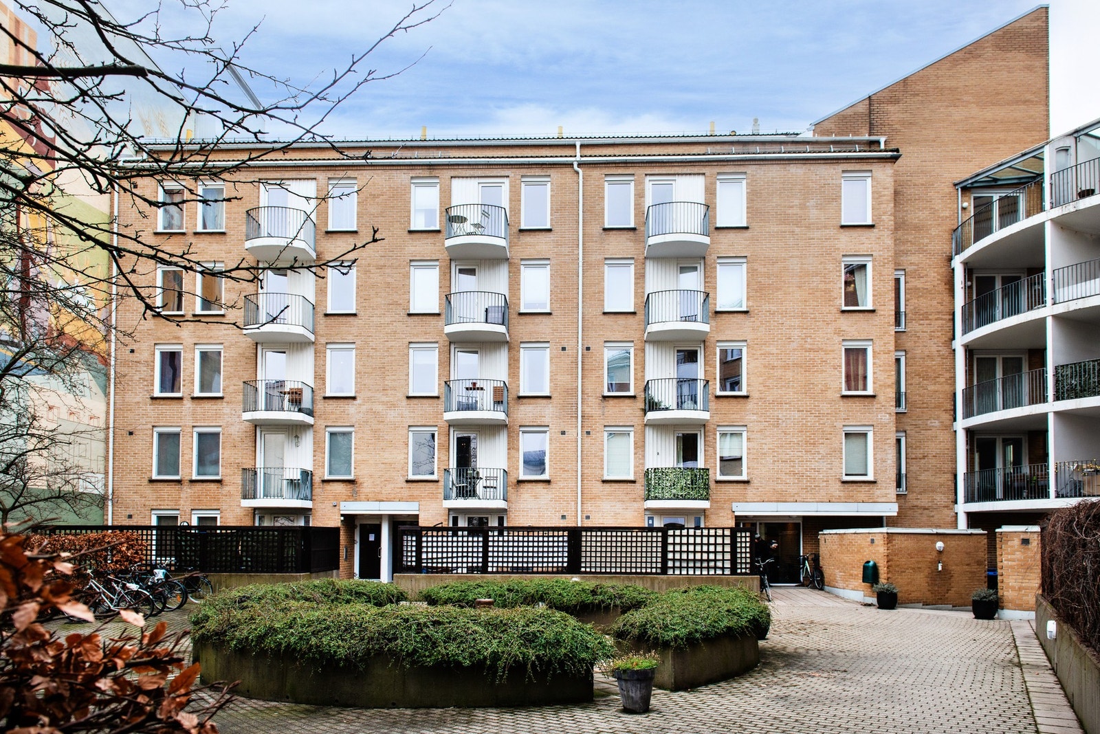 Borettslaget har en hyggelig, pent opparbeidet bakgård. Galleribilde