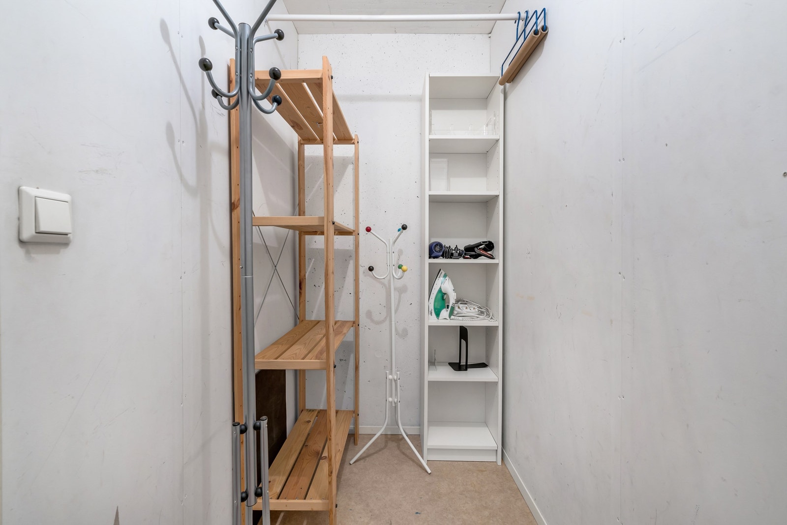Praktisk bodgarderobe Galleribilde