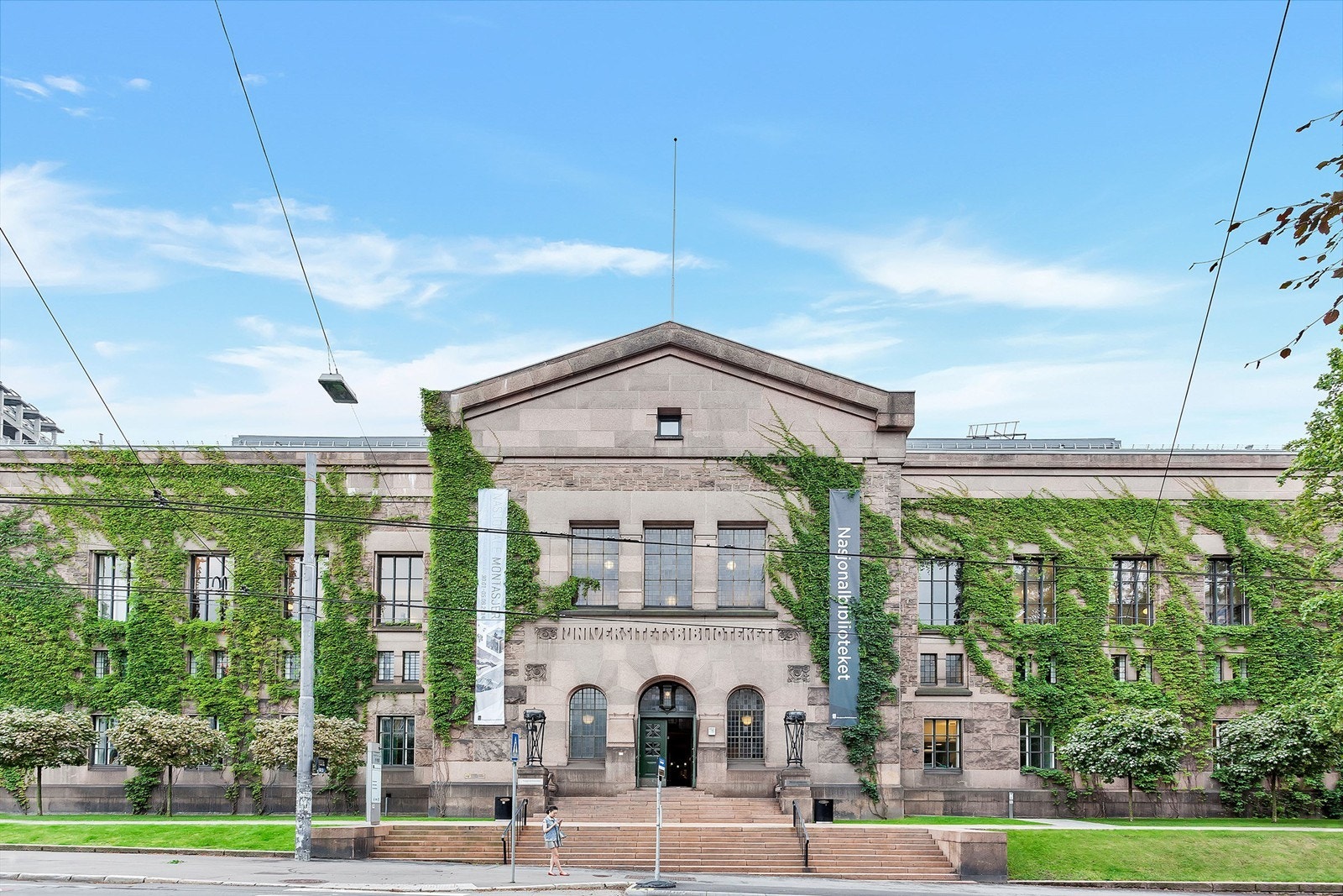 Universitetsbiblioteket ligger kun få minutter unna Galleribilde