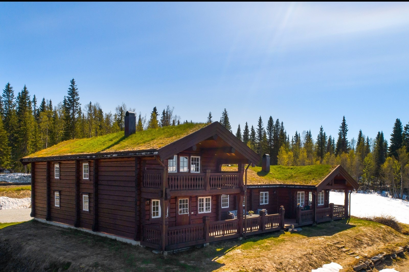 Dette er en nydelig eiendom i storslått natur! Boligen har et bruksareal på hele 295 m2. Galleribilde