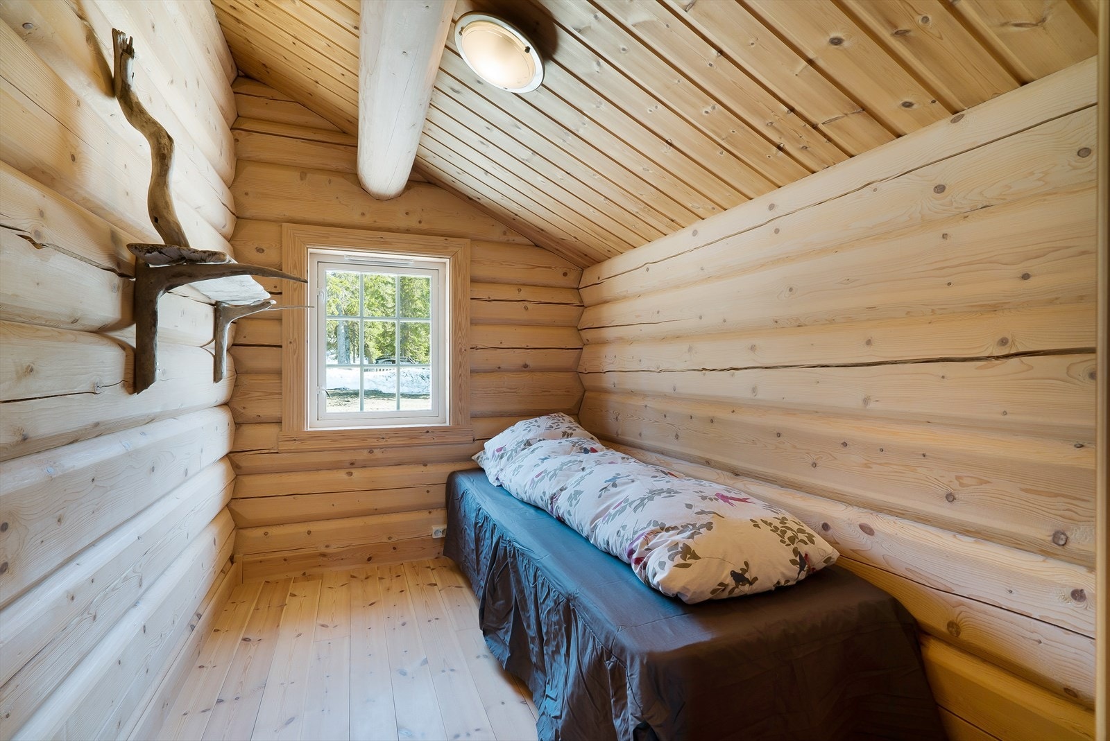 Soverom 2. etasje - med totalt 7 soverom er det god plass til storfamilien. Galleribilde