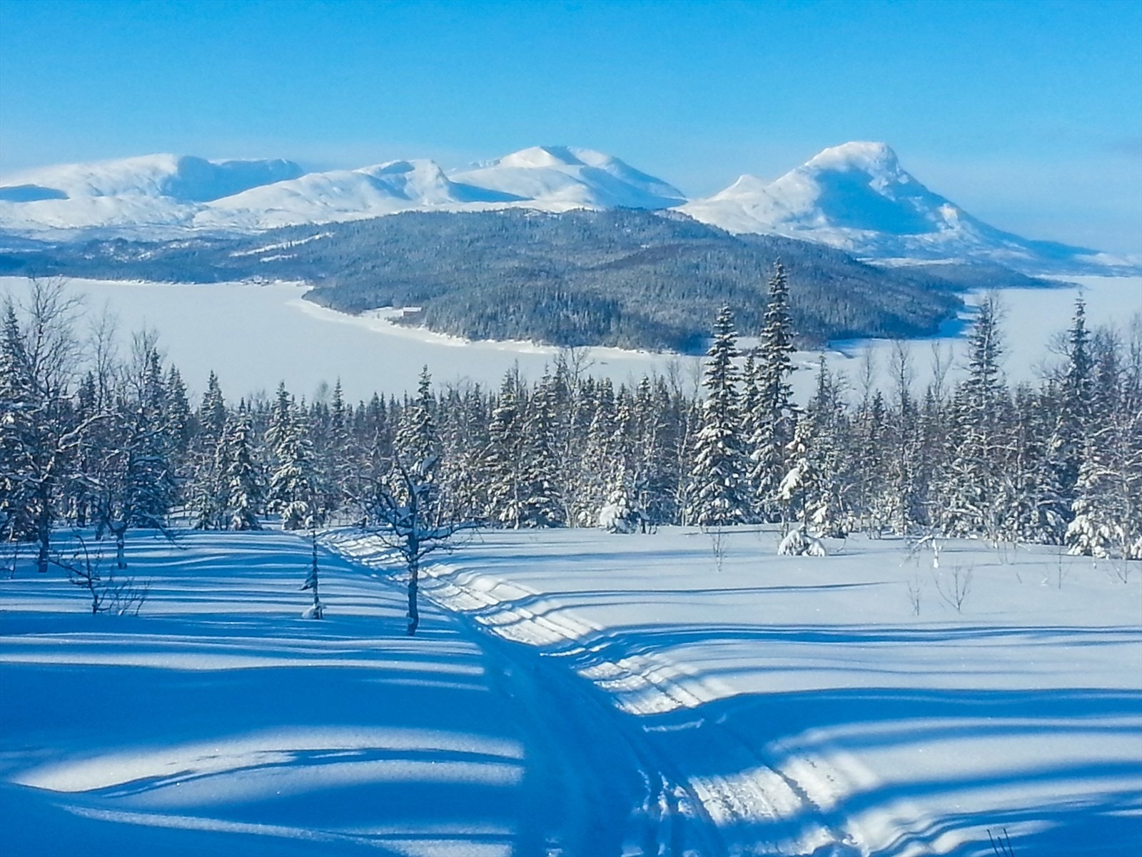 I kommunen finner du ca. 360 km. med scooterløyper. Galleribilde