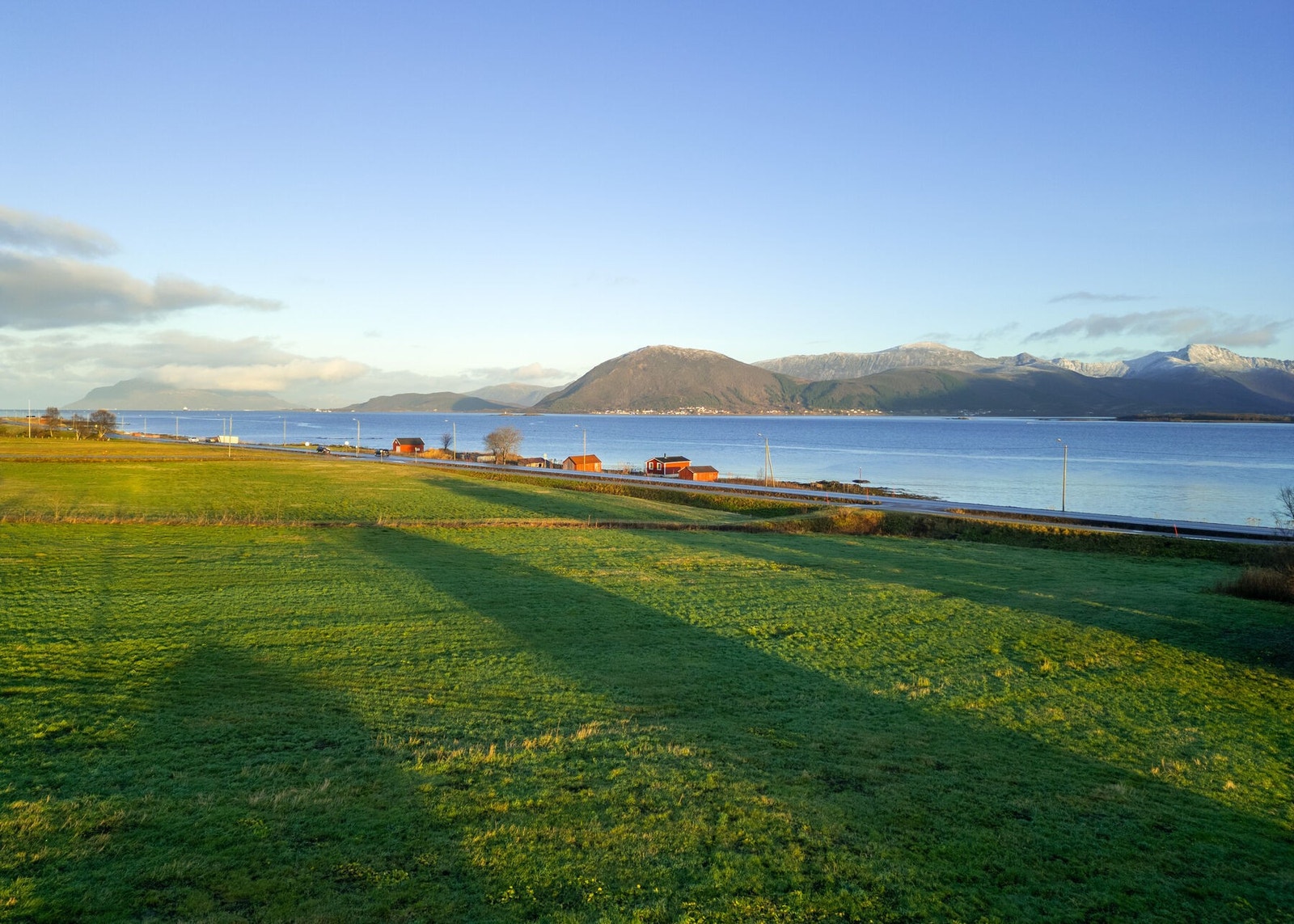Fra boligen vil du få fri og god utsikt i flere retninger. Galleribilde