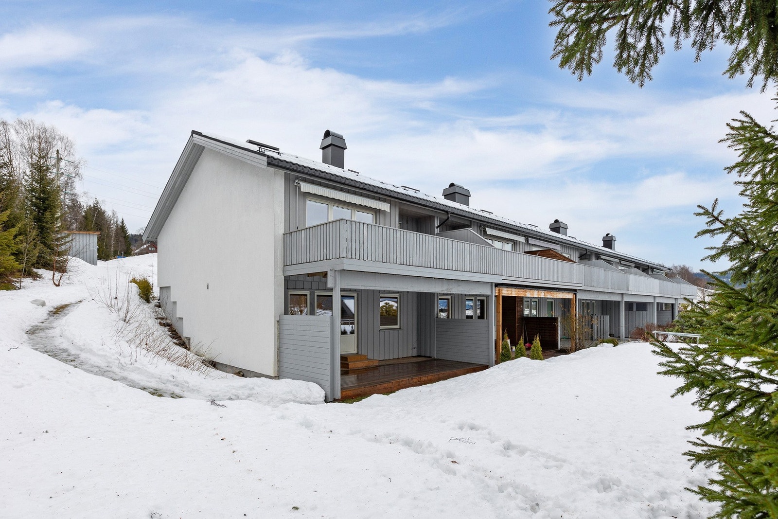 Boligen sett ifra vestsiden. Endeleilighet mot nord. Galleribilde