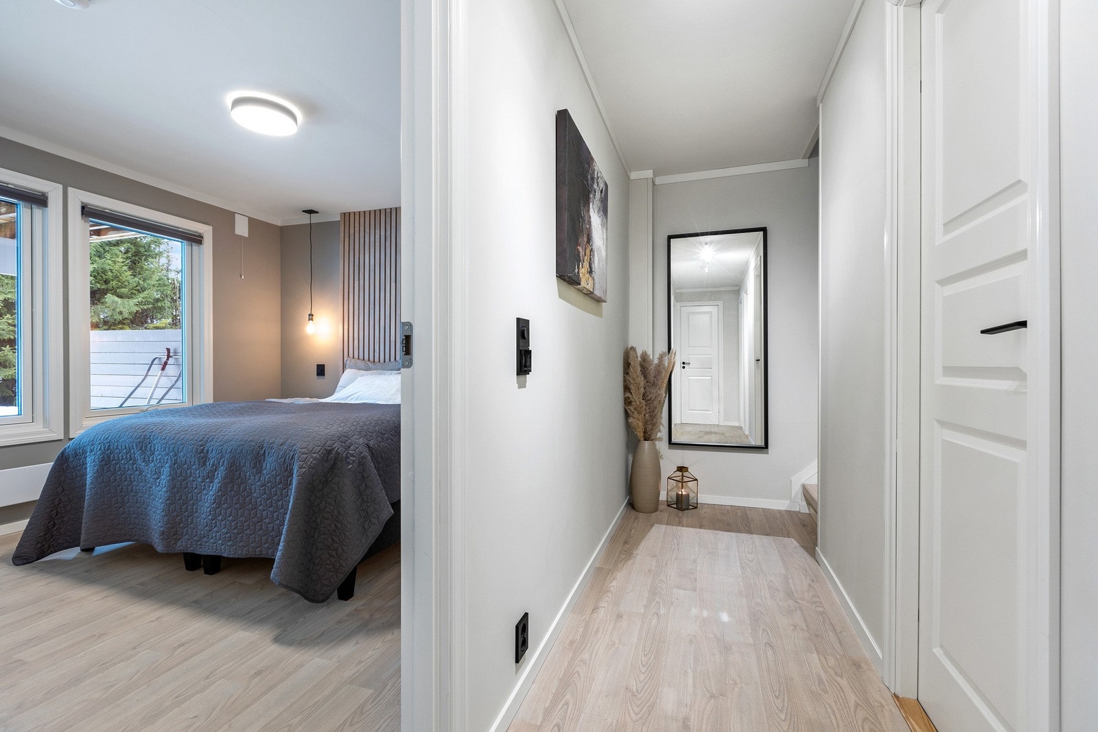 Trappegang i underetasjen med gulvvarme. Galleribilde